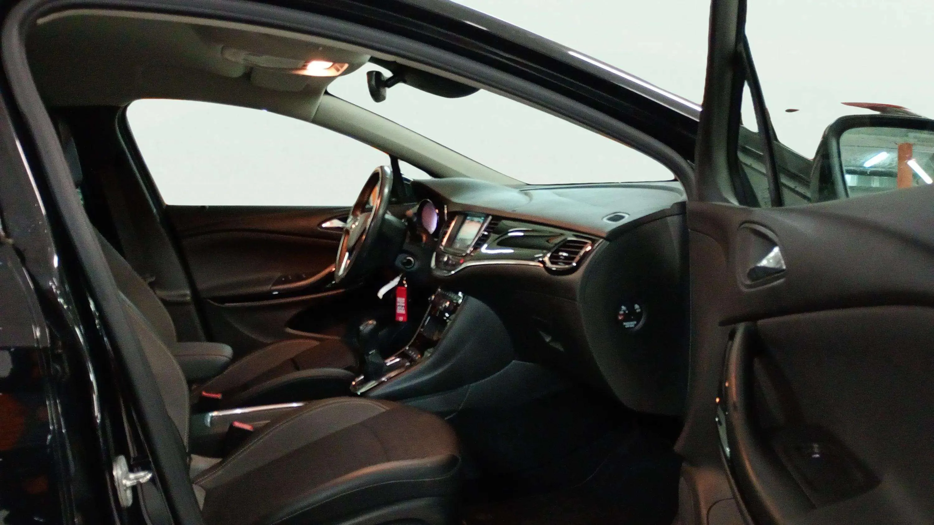 Opel Astra 1.4T SHT Ultimate CVT ST - foto 12