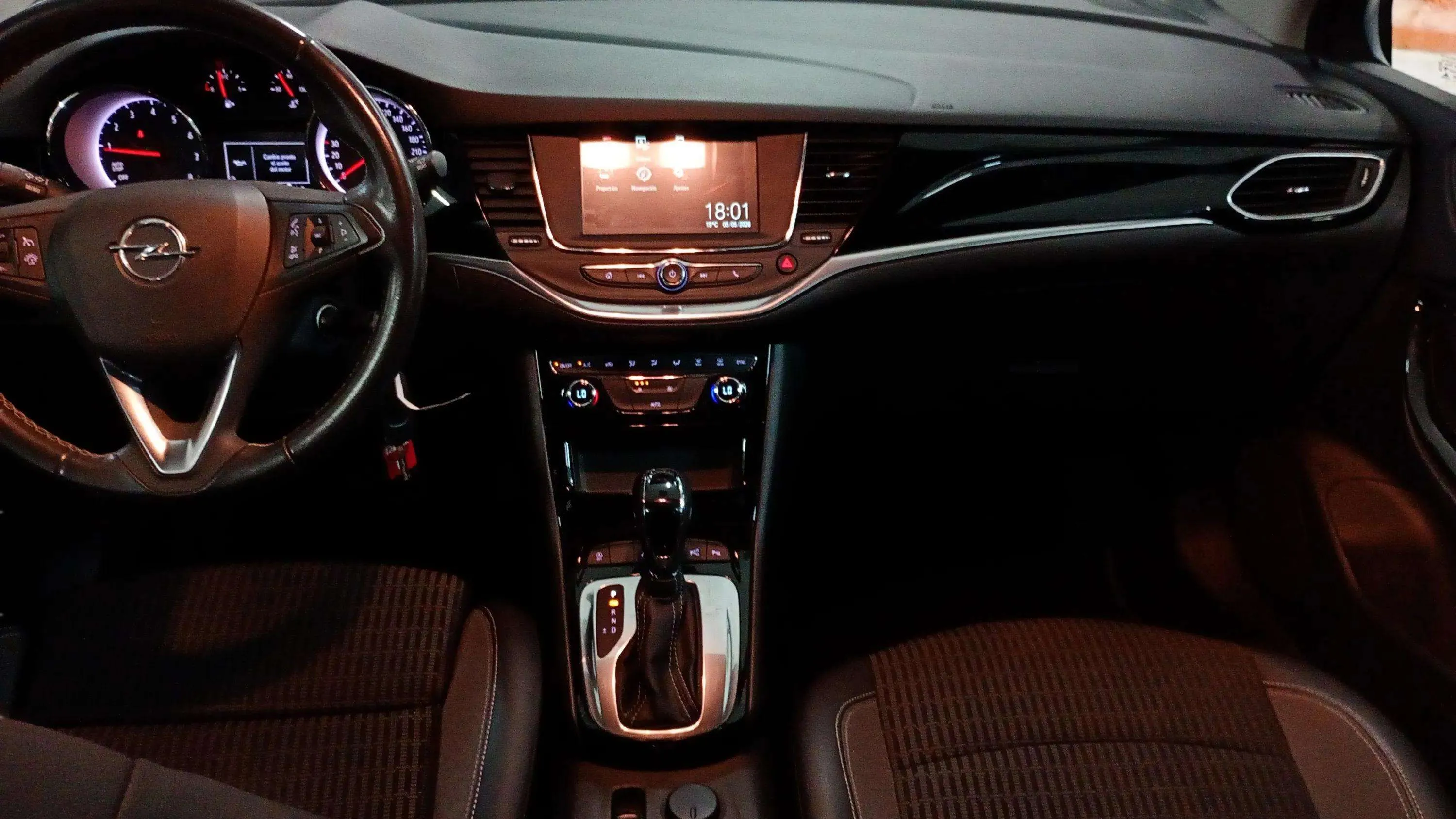 Opel Astra 1.4T SHT Ultimate CVT ST - foto 10