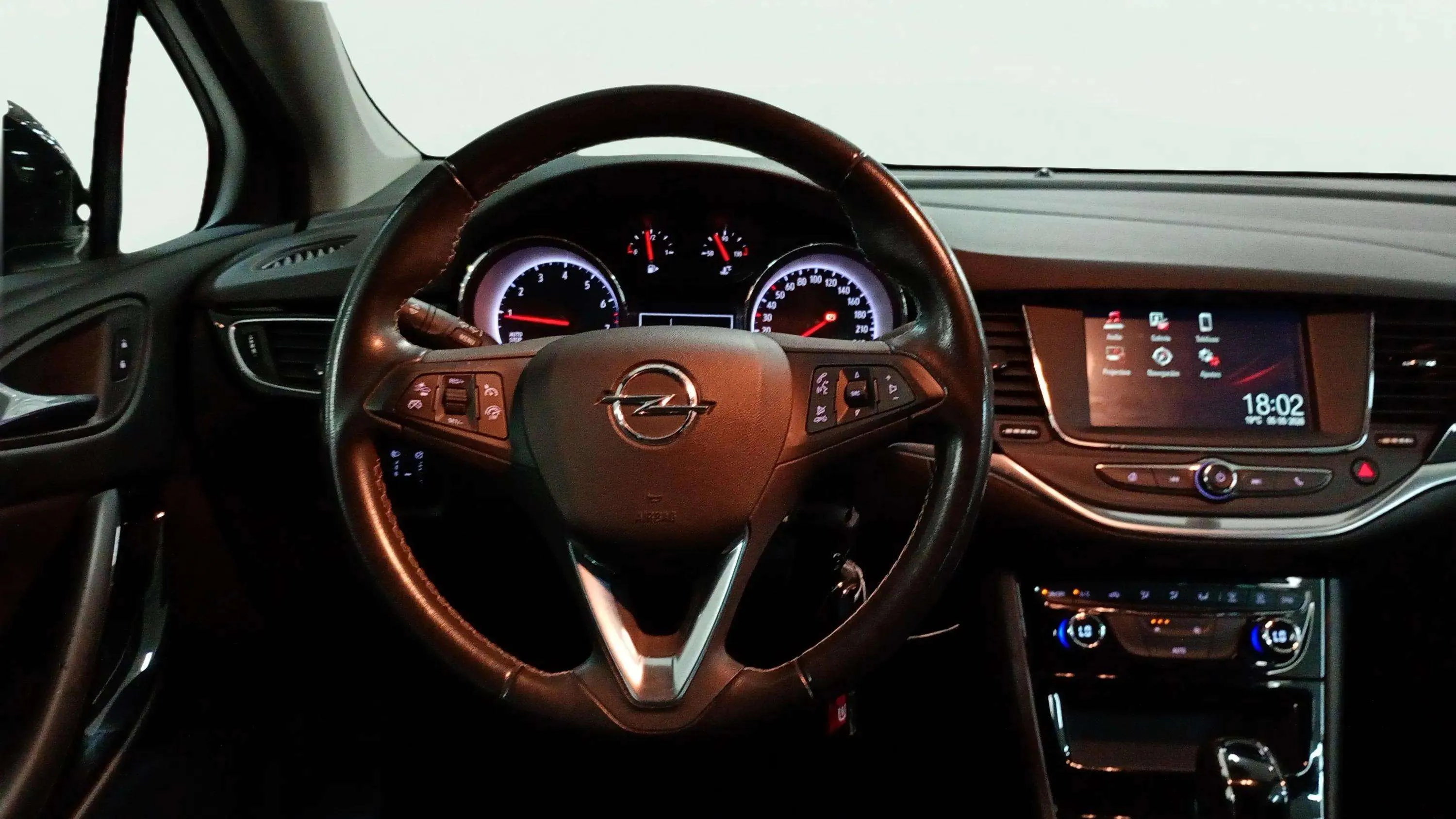 Opel Astra 1.4T SHT Ultimate CVT ST - foto 11