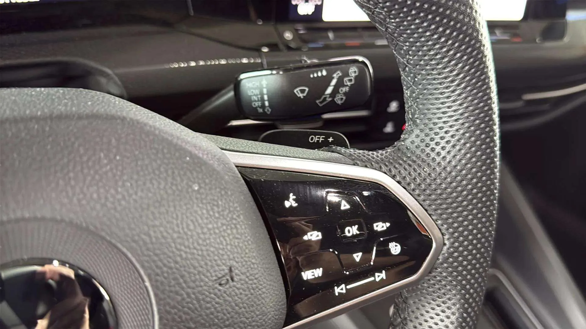 Volkswagen Golf GTI 2.0 TSI DSG - foto 18