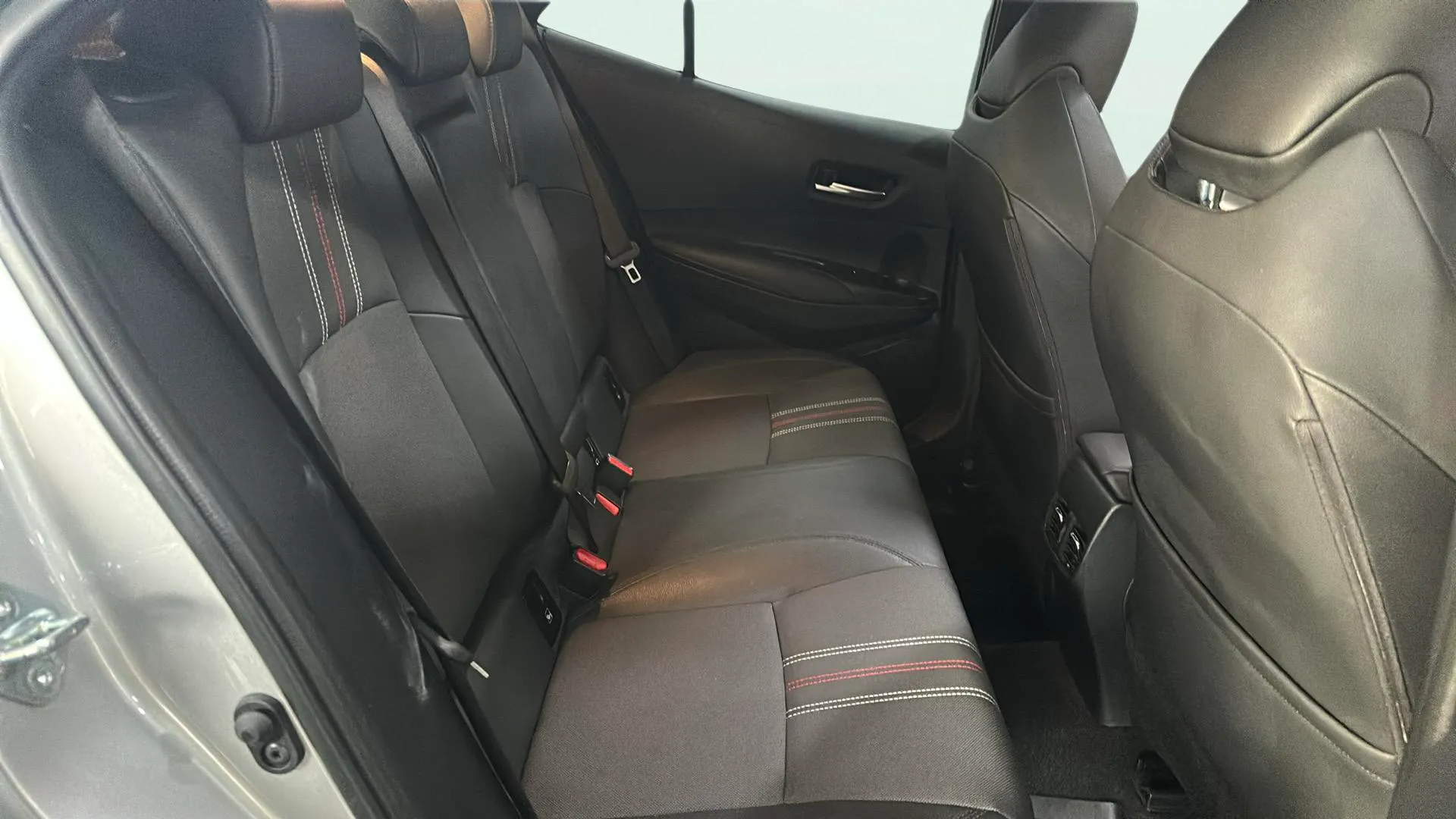 Toyota Corolla 140H GR-Sport - foto 17