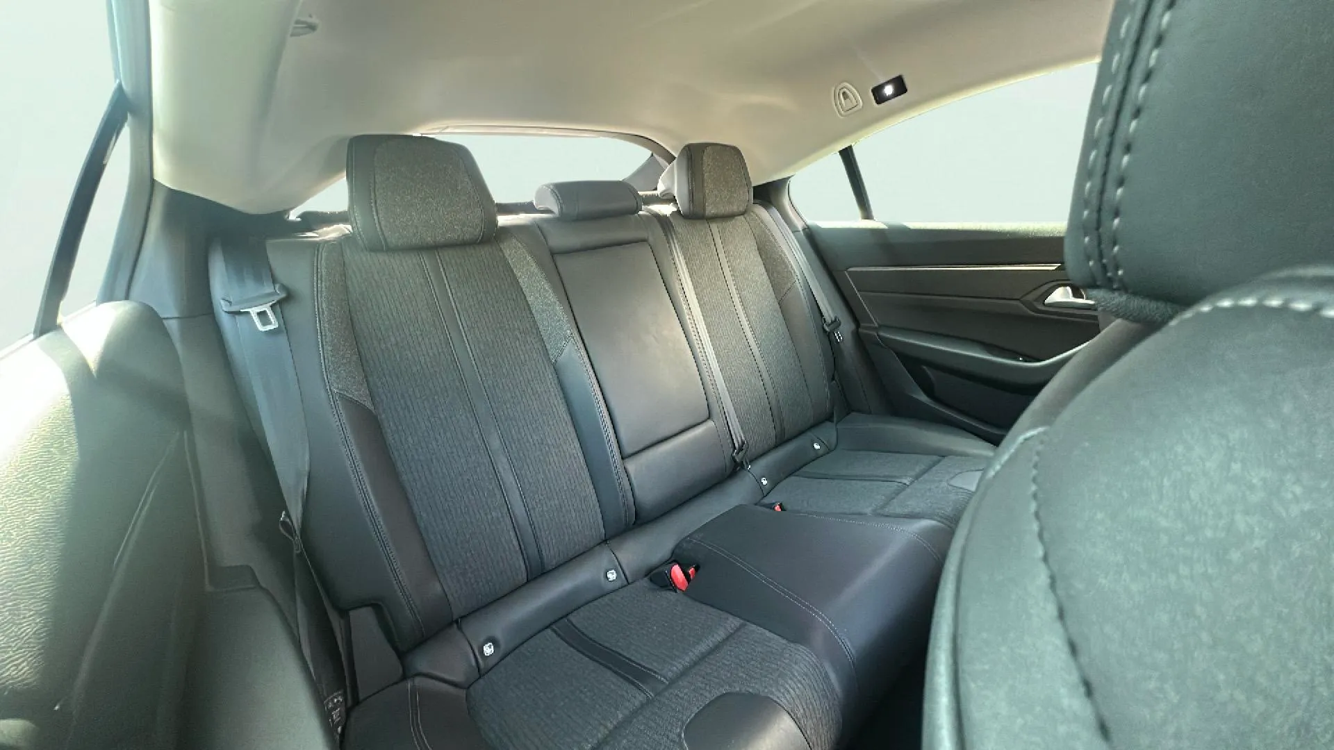 Peugeot 508 Allure Pack BlueHDi 130 EAT8 - foto 17