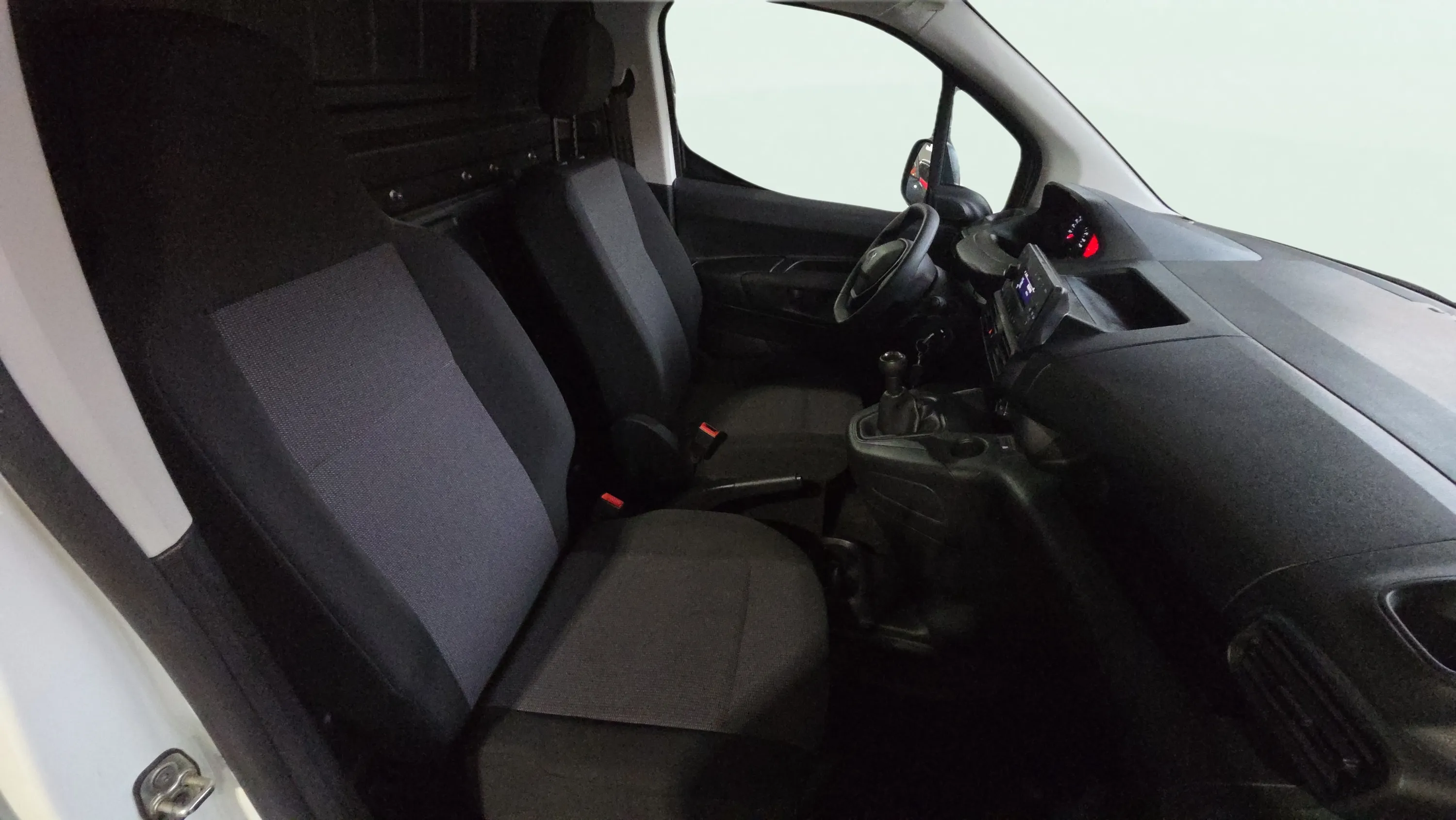 Peugeot Partner - foto 11