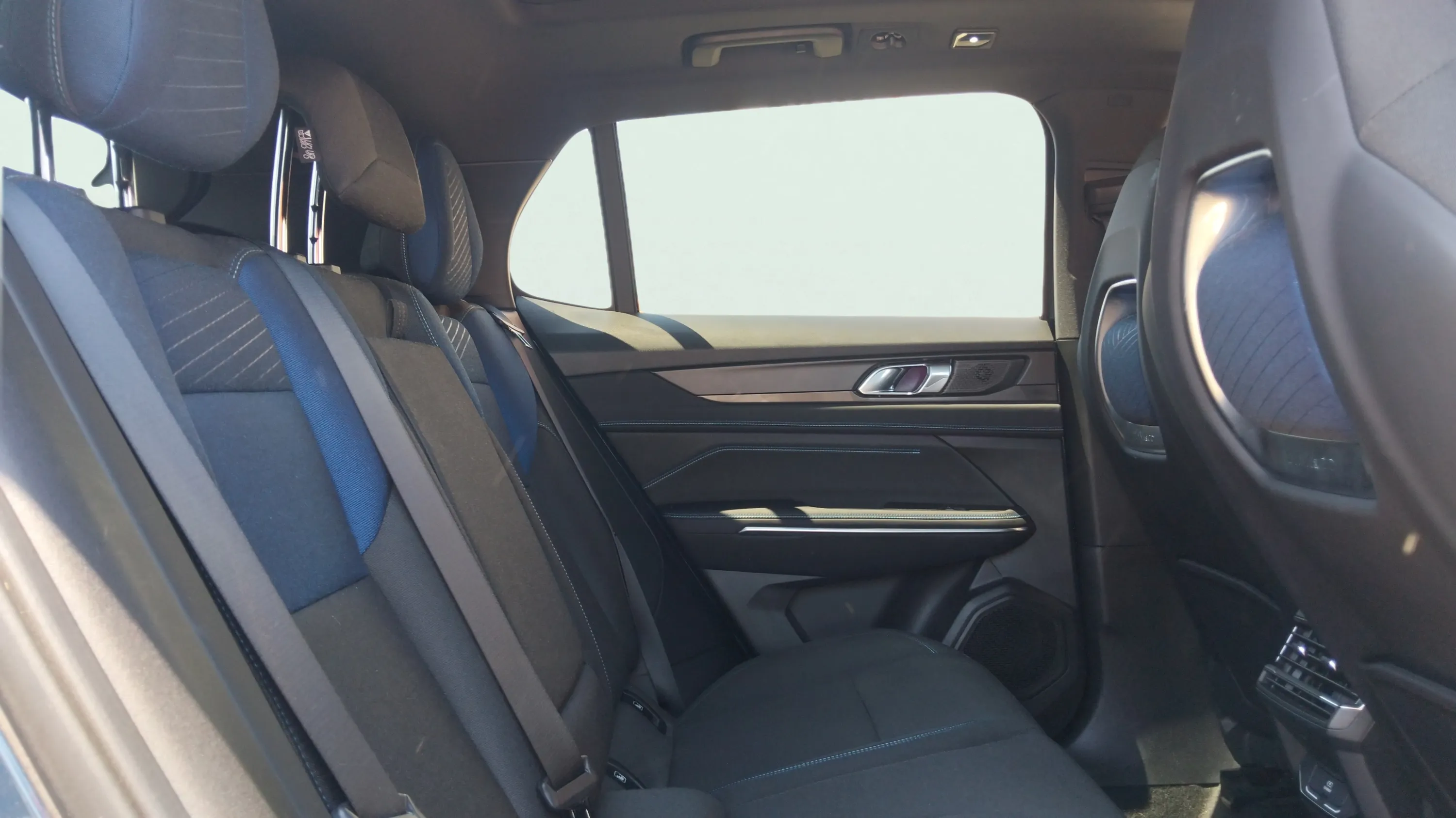 Lynk & Co 01 1.5 PHEV - foto 13