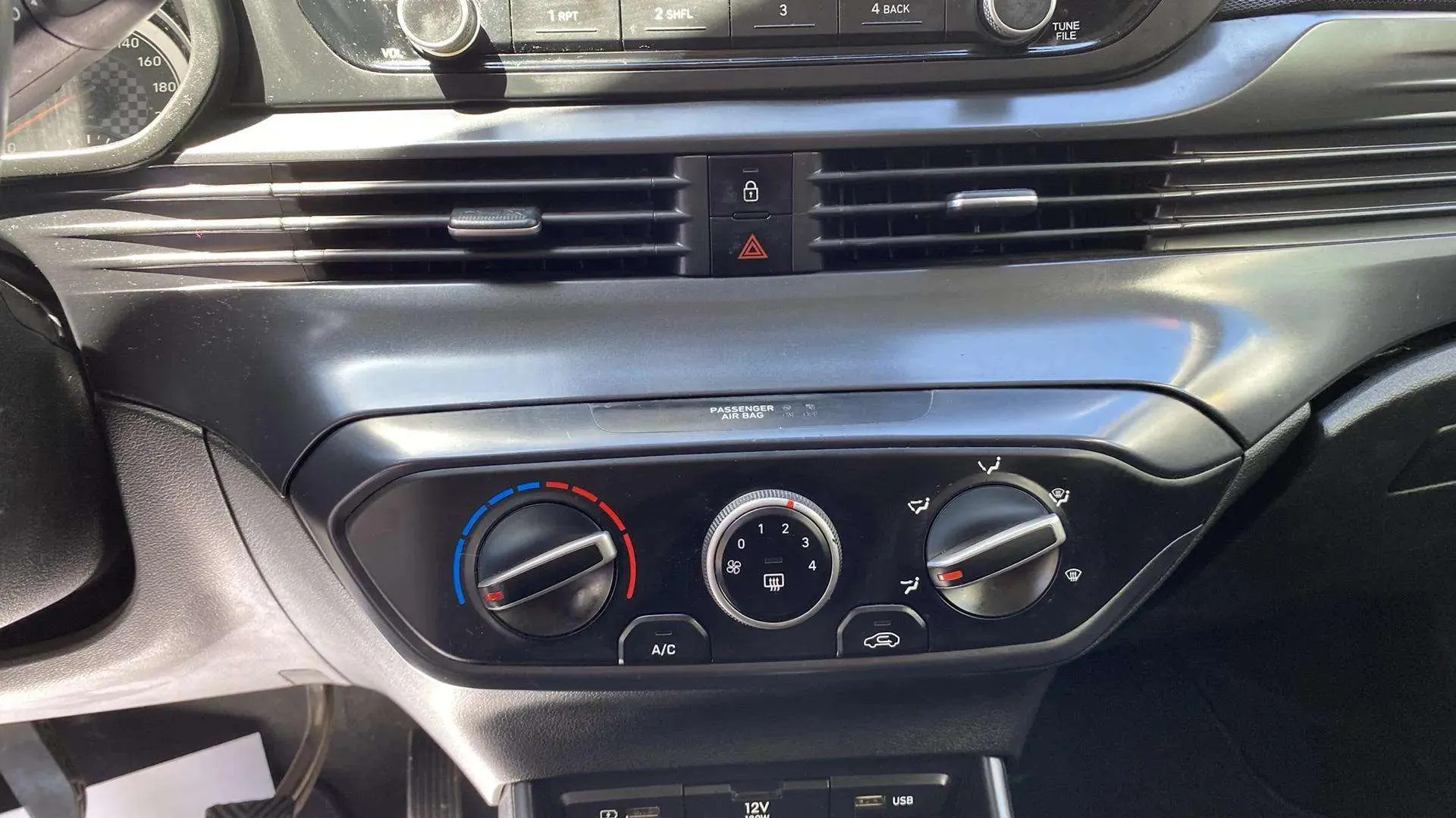 Hyundai i20 1.0 T-GDi 48V Essence - foto 17