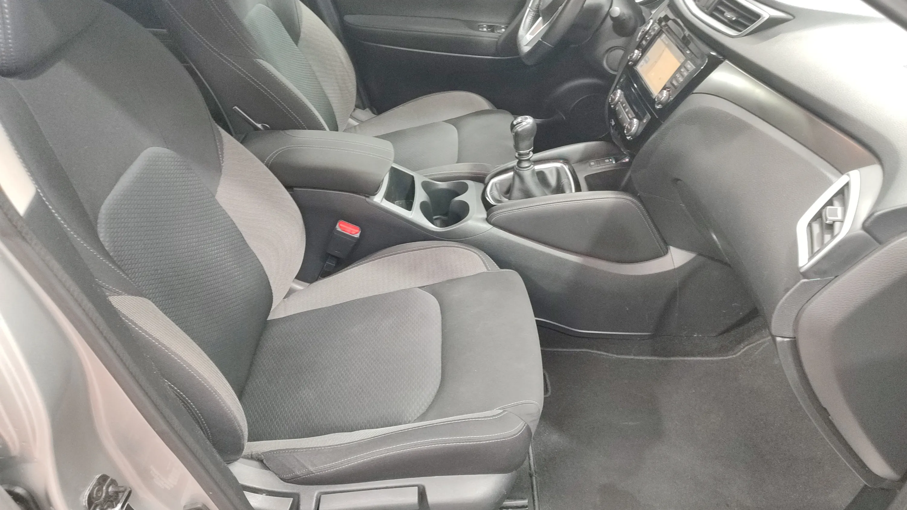 Nissan Qashqai DIG-T Unique Edition - foto 26