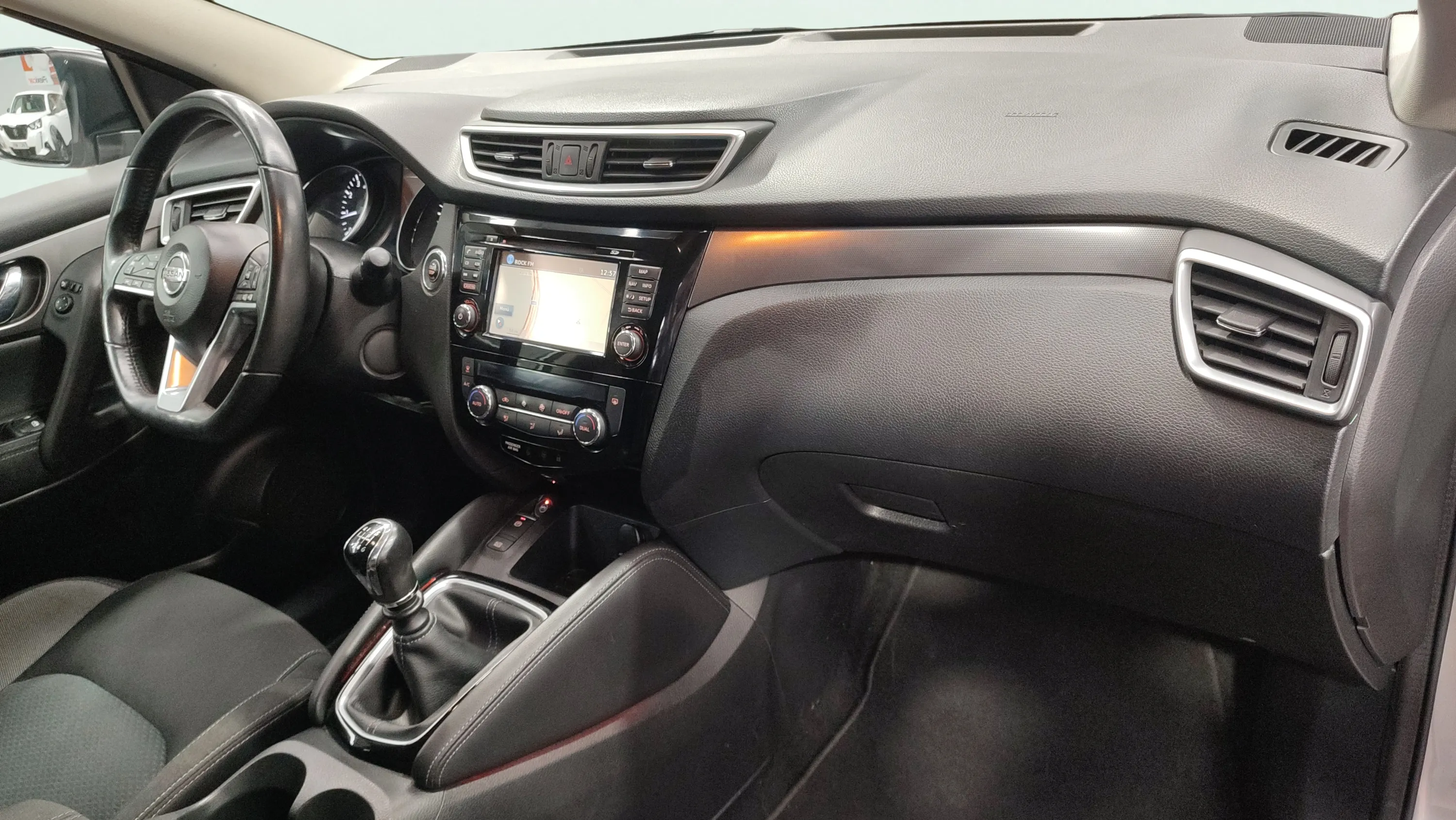 Nissan Qashqai DIG-T Unique Edition - foto 23
