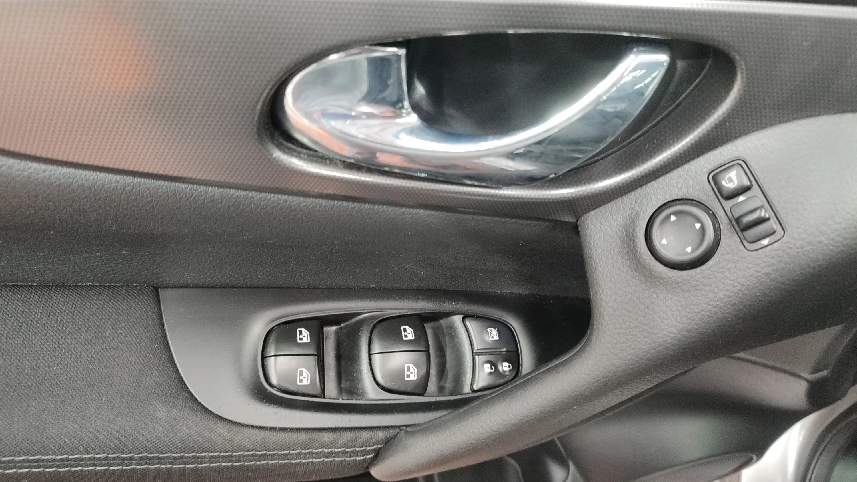 Nissan Qashqai DIG-T Unique Edition - foto 24