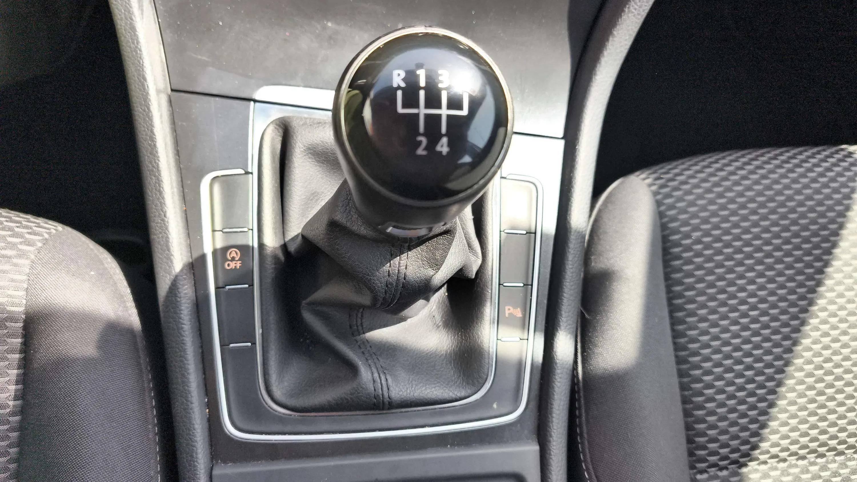 Volkswagen Golf Edition 1.6 TDI BMT - foto 23
