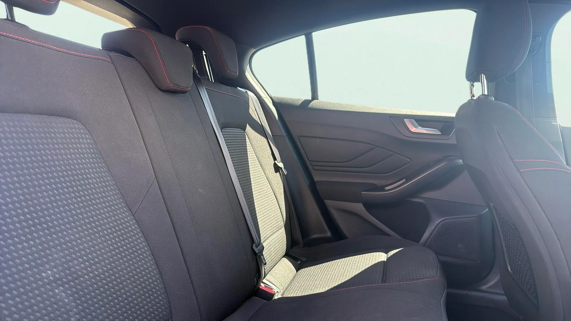 Ford Focus 1.0 EcoBoost MHEV ST-Line - foto 15