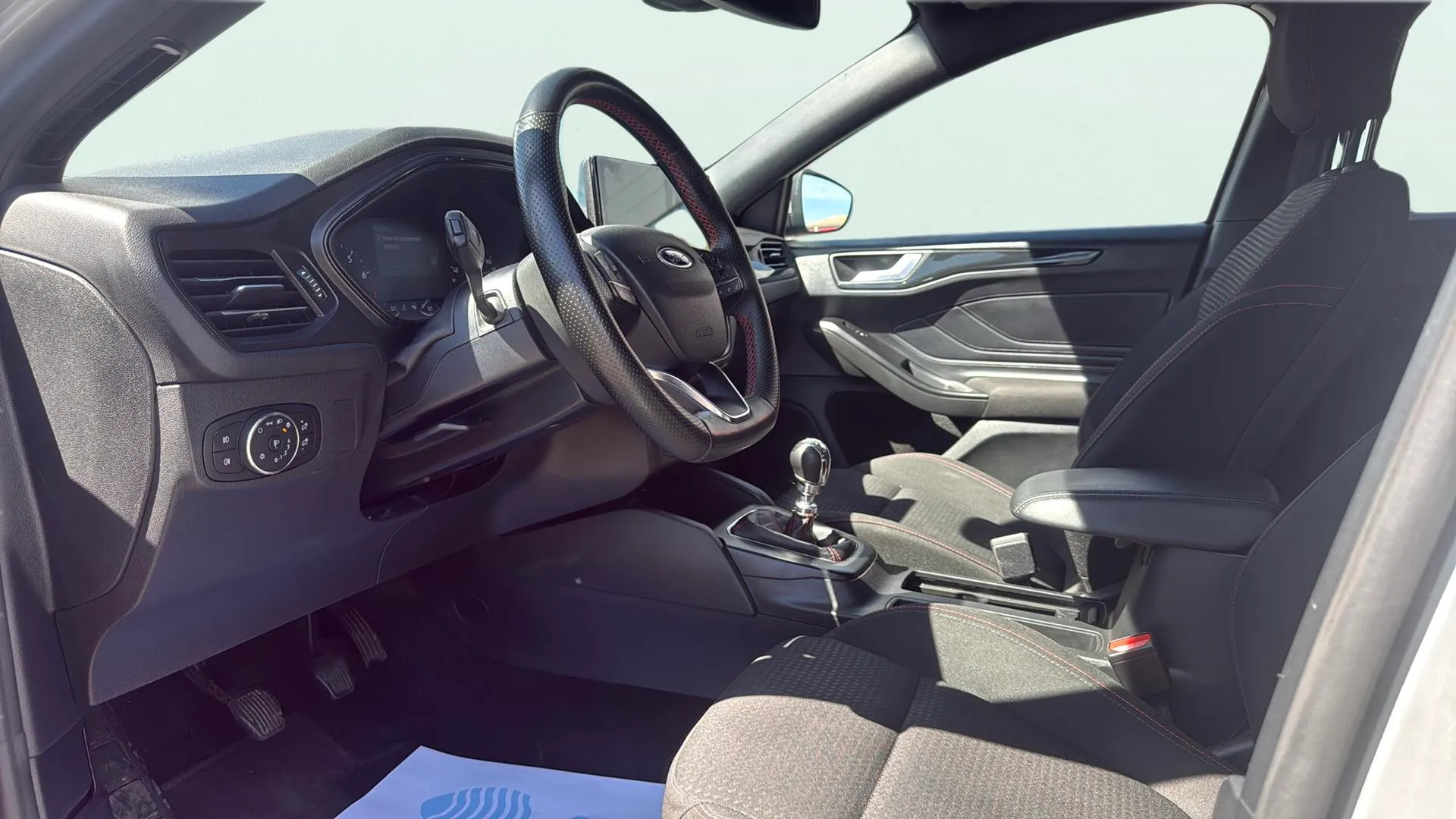 Ford Focus 1.0 EcoBoost MHEV ST-Line - foto 9