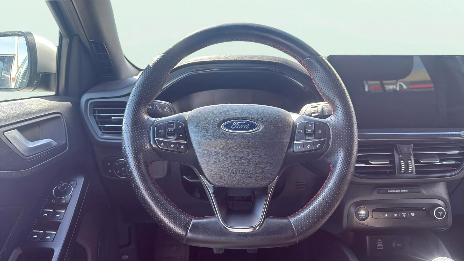 Ford Focus 1.0 EcoBoost MHEV ST-Line - foto 13