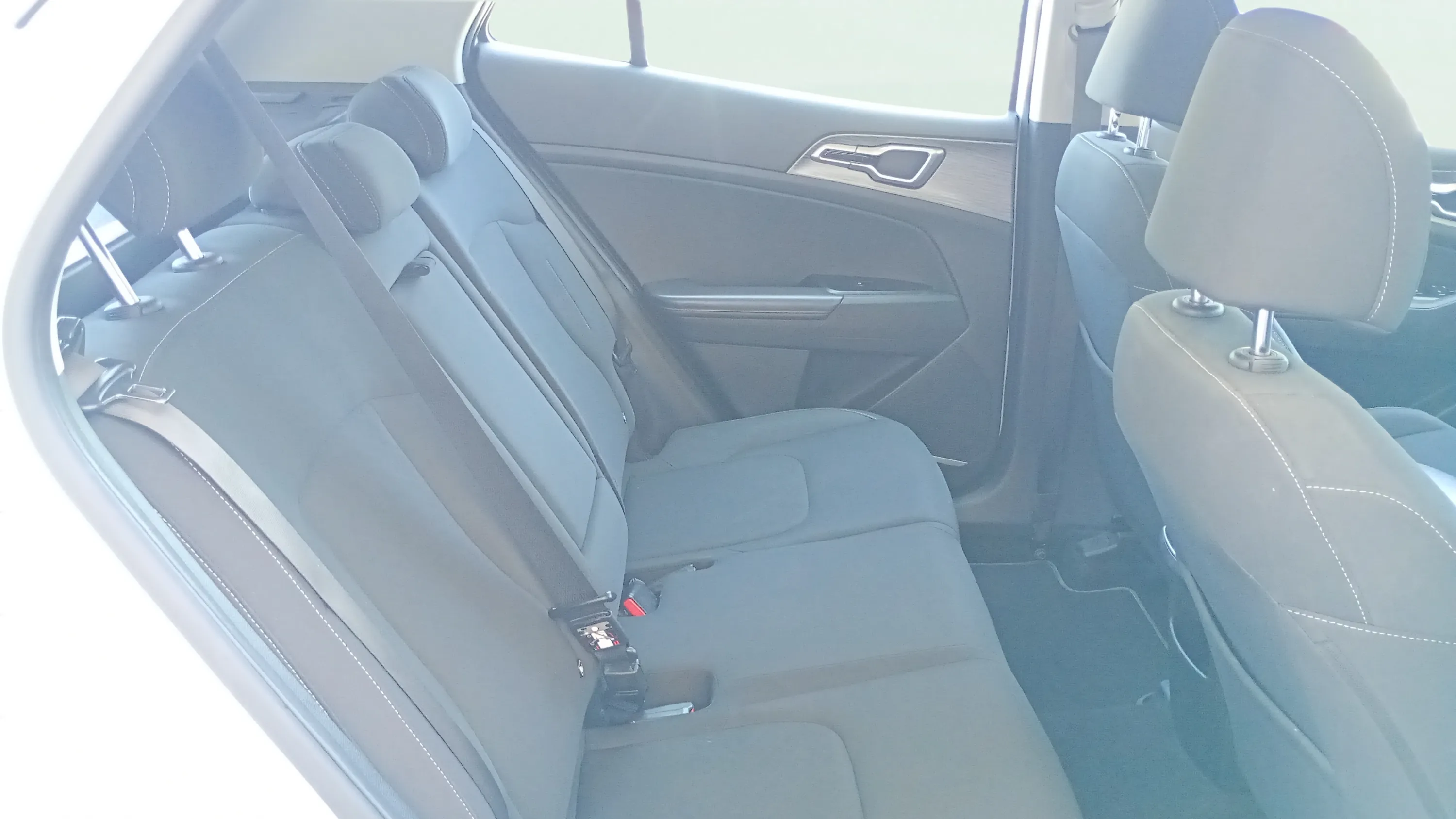 Kia Sportage 1.6 CRDi MHEV Business 4x2 - foto 29