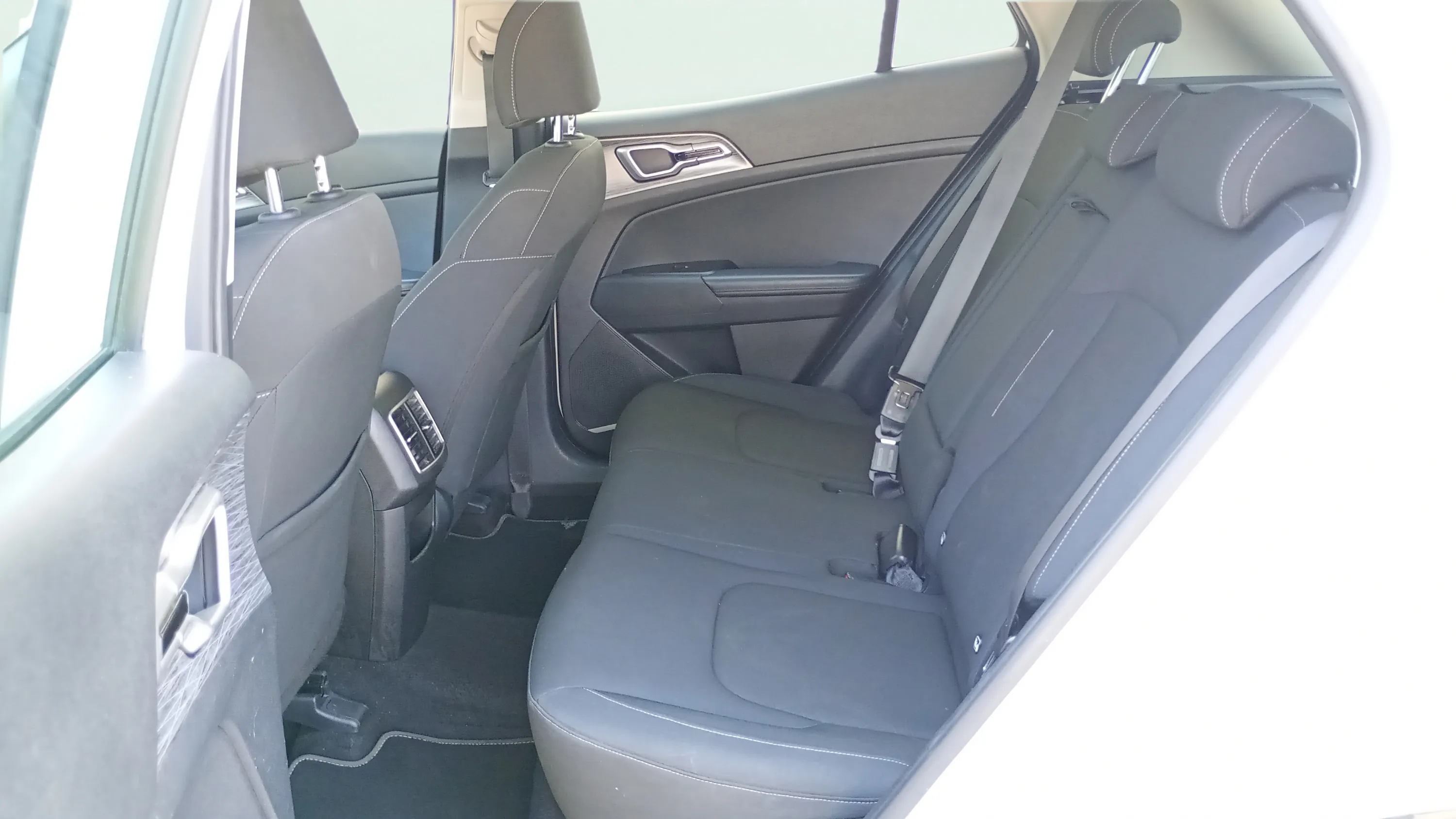 Kia Sportage 1.6 CRDi MHEV Business 4x2 - foto 25