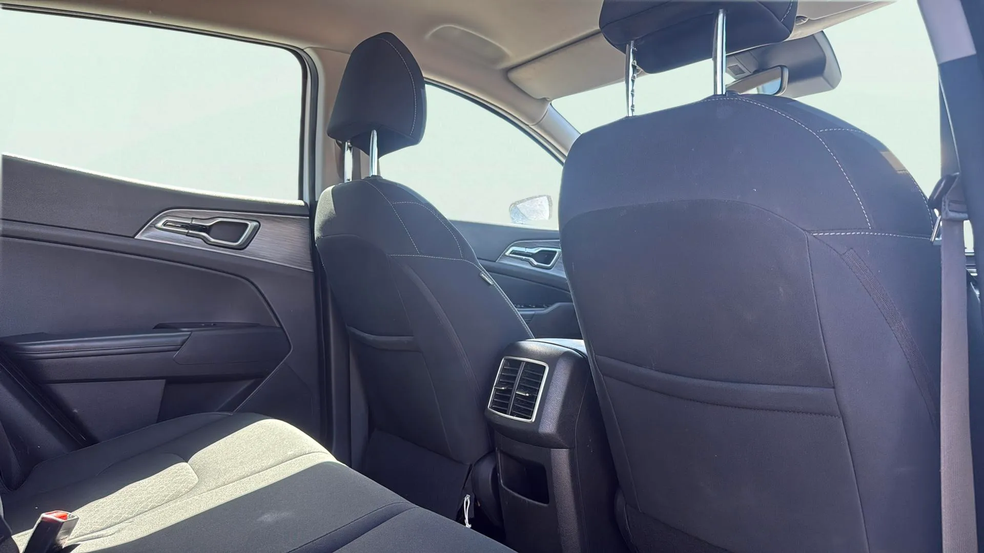 Kia Sportage 1.6 CRDi MHEV Business 4x2 - foto 14