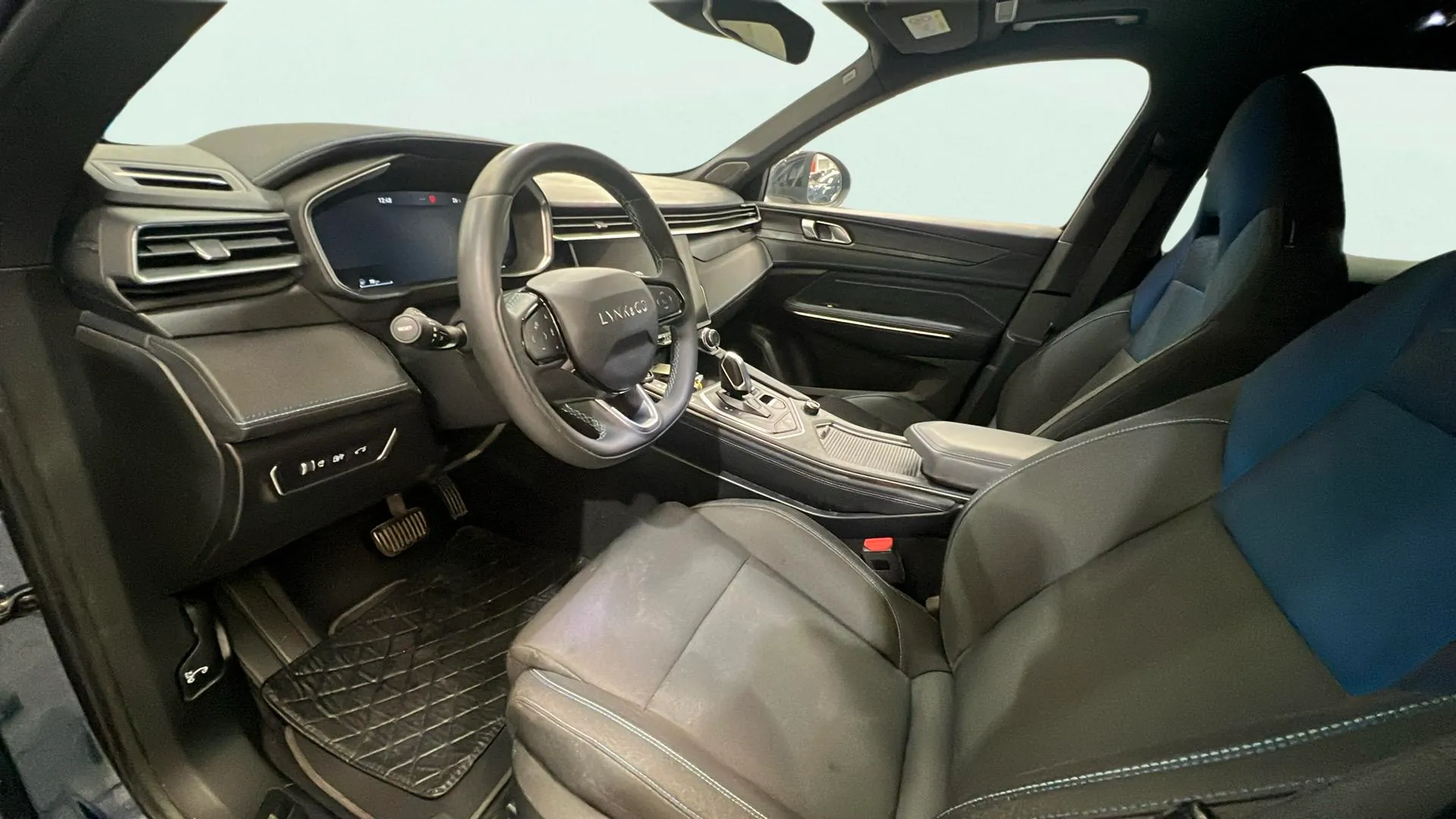 Lynk & Co 01 1.5 PHEV - foto 12