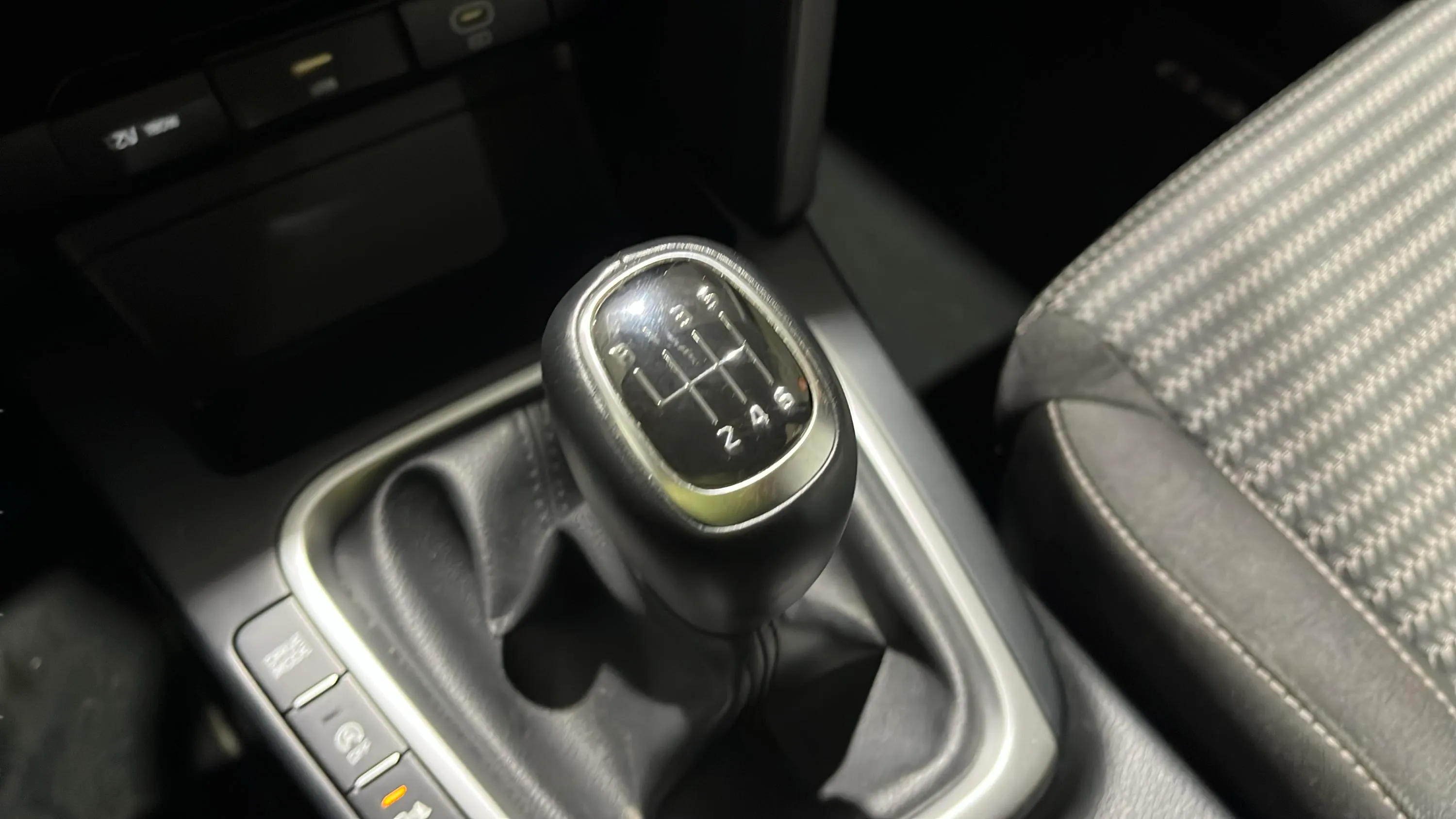 Kia Ceed 1.6 MHEV iMT Drive - foto 25