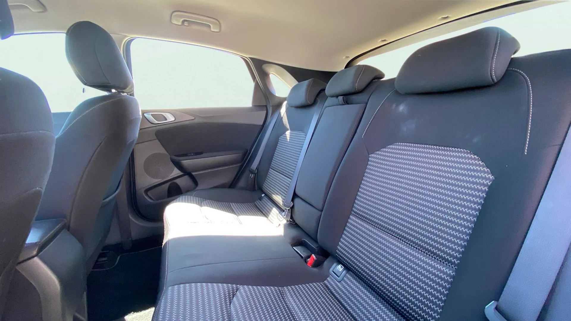 Kia Ceed 1.6 MHEV iMT Drive - foto 12