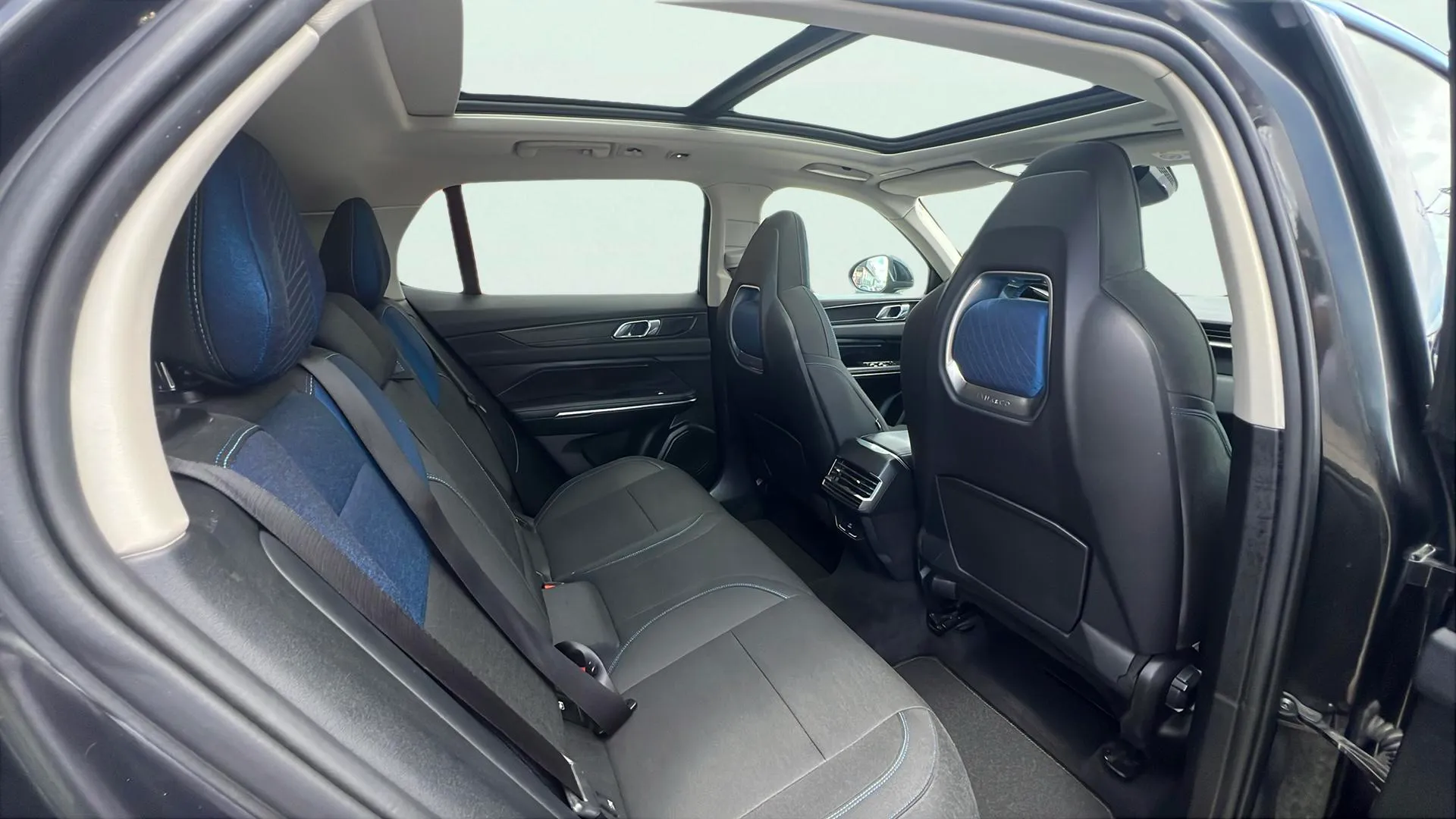 Lynk & Co 01 1.5 PHEV - foto 9
