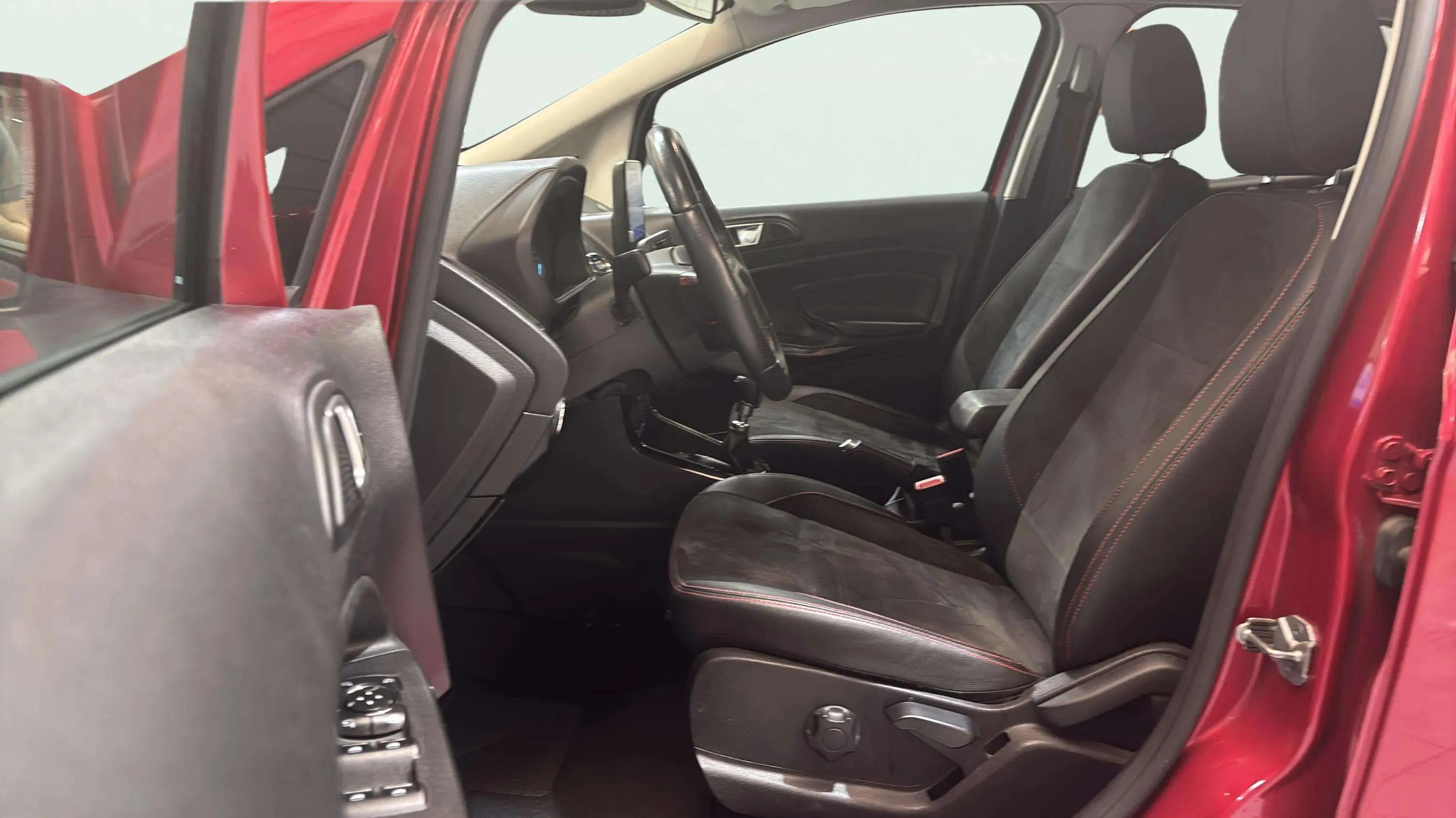 Ford EcoSport 1.0T EcoBoost ST Line - foto 18