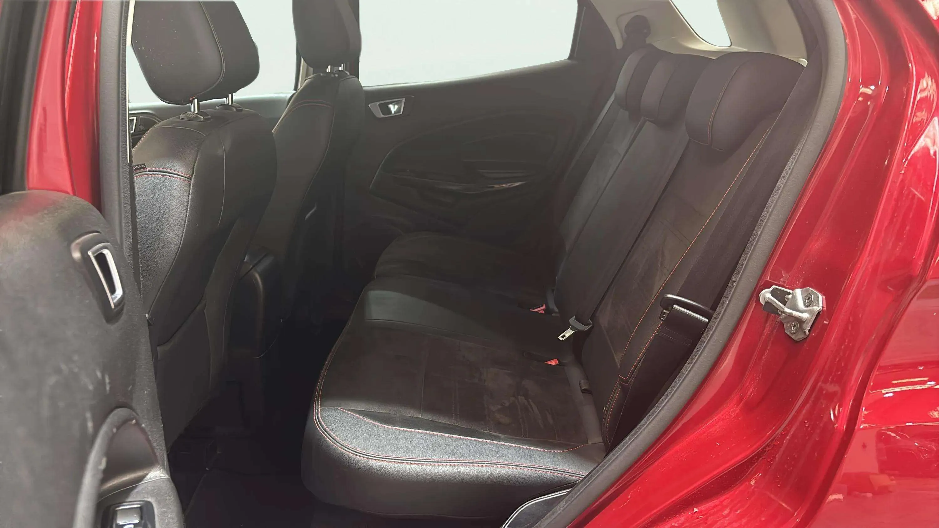 Ford EcoSport 1.0T EcoBoost ST Line - foto 19