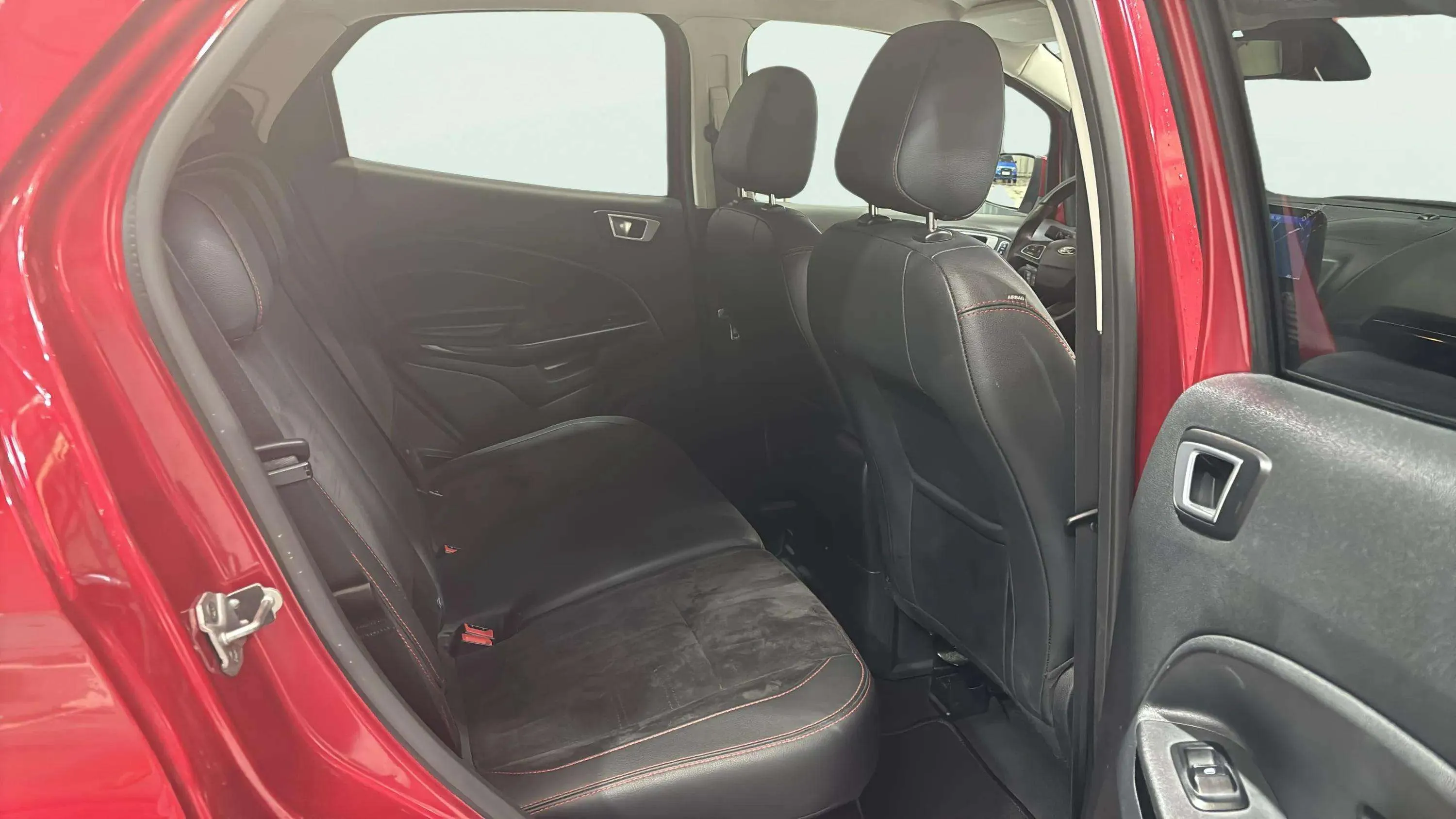 Ford EcoSport 1.0T EcoBoost ST Line - foto 21