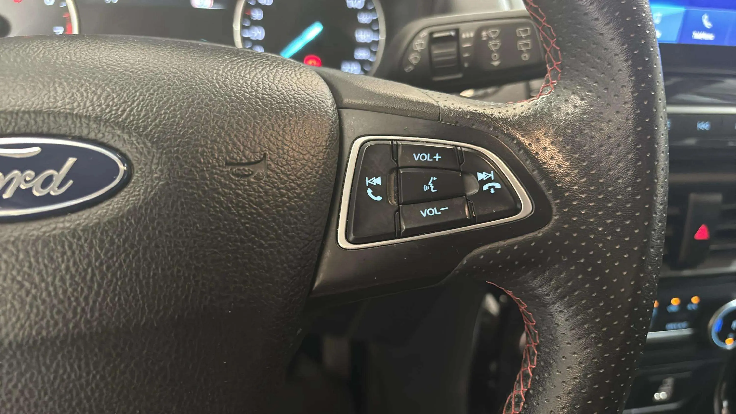 Ford EcoSport 1.0T EcoBoost ST Line - foto 12