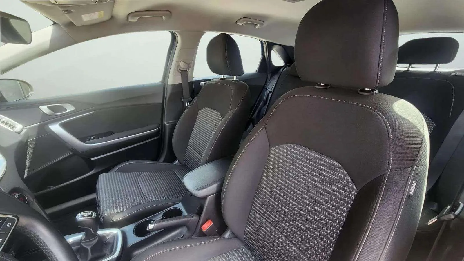Kia Ceed 1.6 MHEV iMT Drive - foto 24