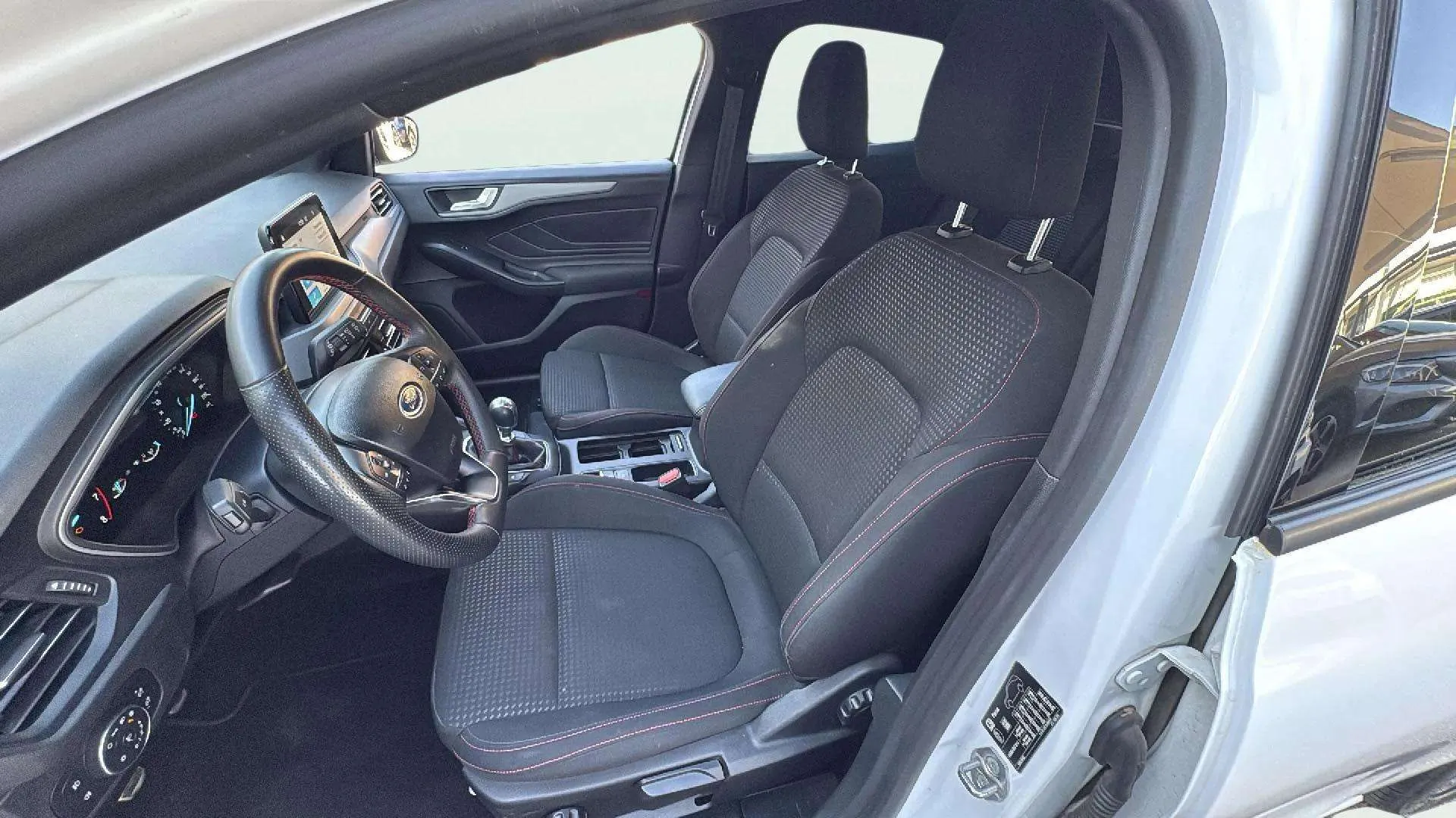 Ford Focus 1.0 EcoBoost MHEV ST-Line X - foto 11