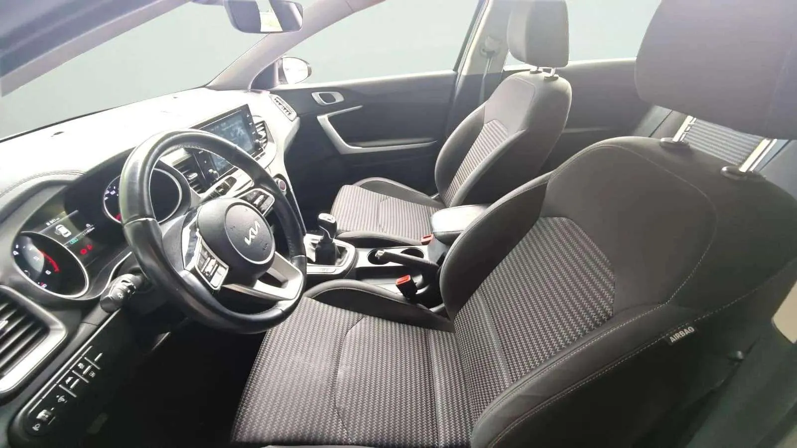 Kia Ceed 1.6 MHEV iMT Drive - foto 25