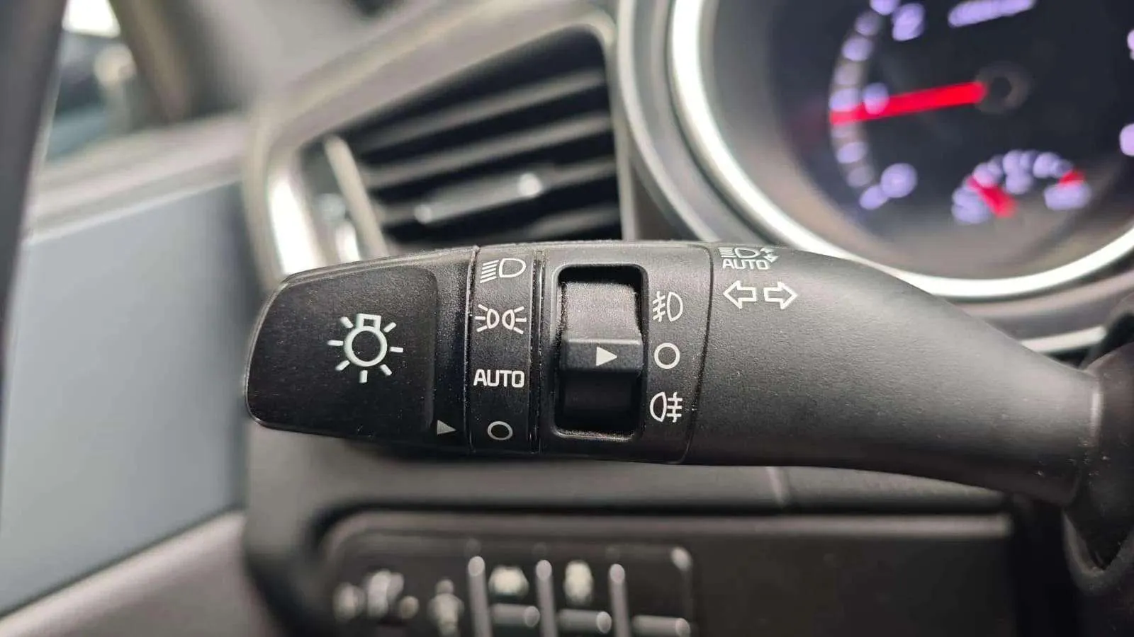 Kia Ceed 1.6 MHEV iMT Drive - foto 12