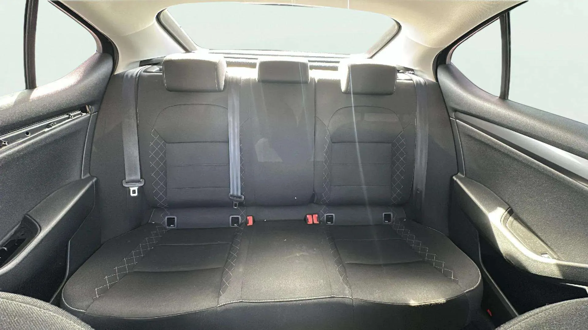 Škoda Superb 2.0 TDI DSG Ambition - foto 12