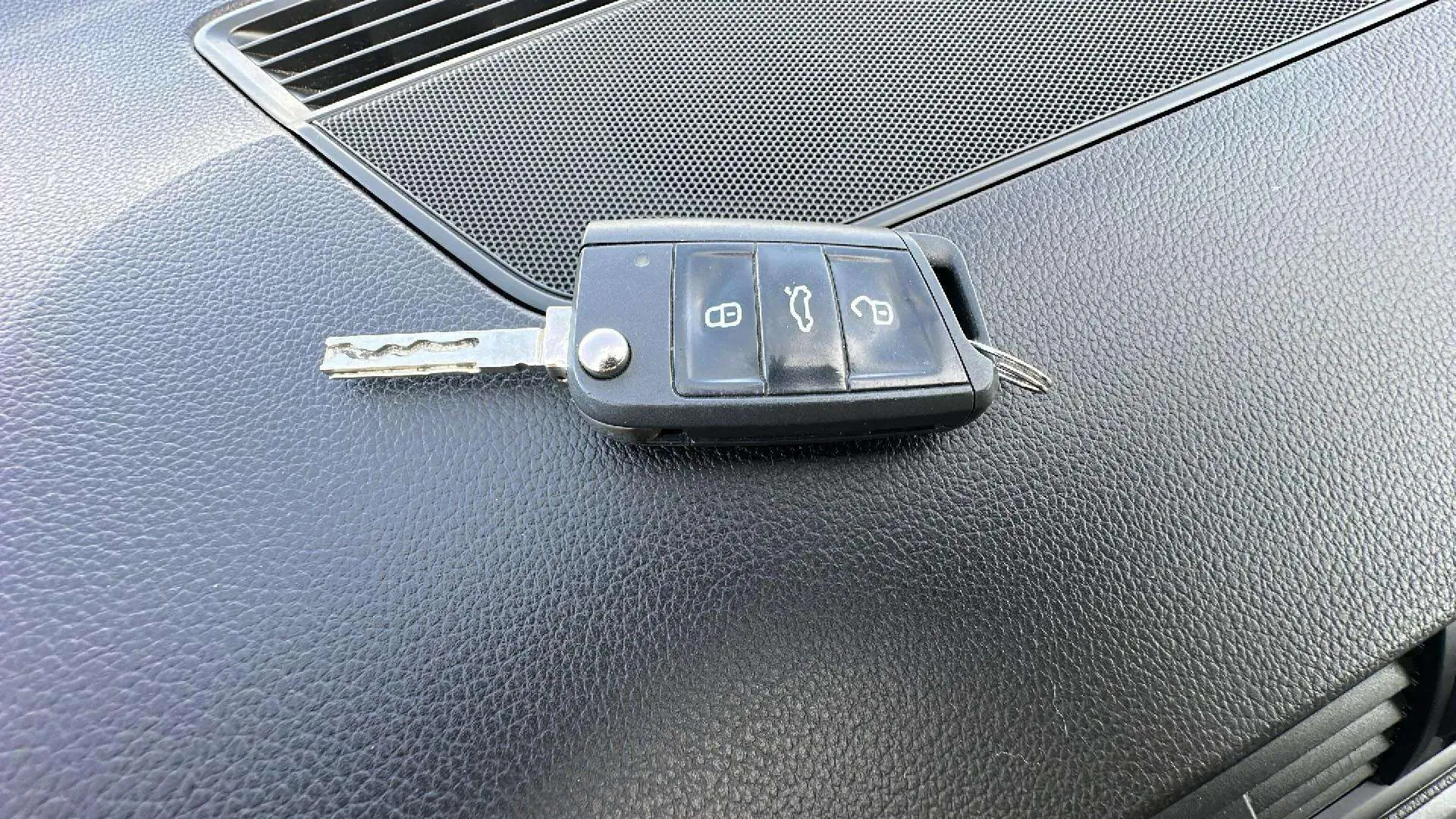 Škoda Superb 2.0 TDI DSG Ambition - foto 15