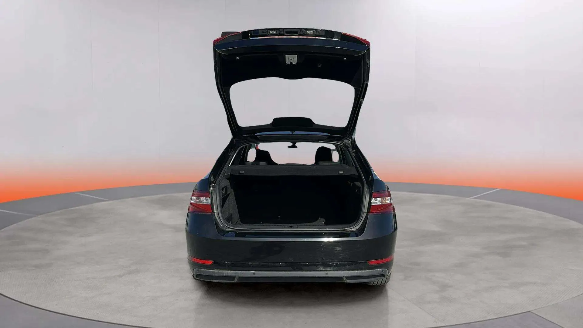 Škoda Superb 2.0 TDI DSG Ambition - foto 13