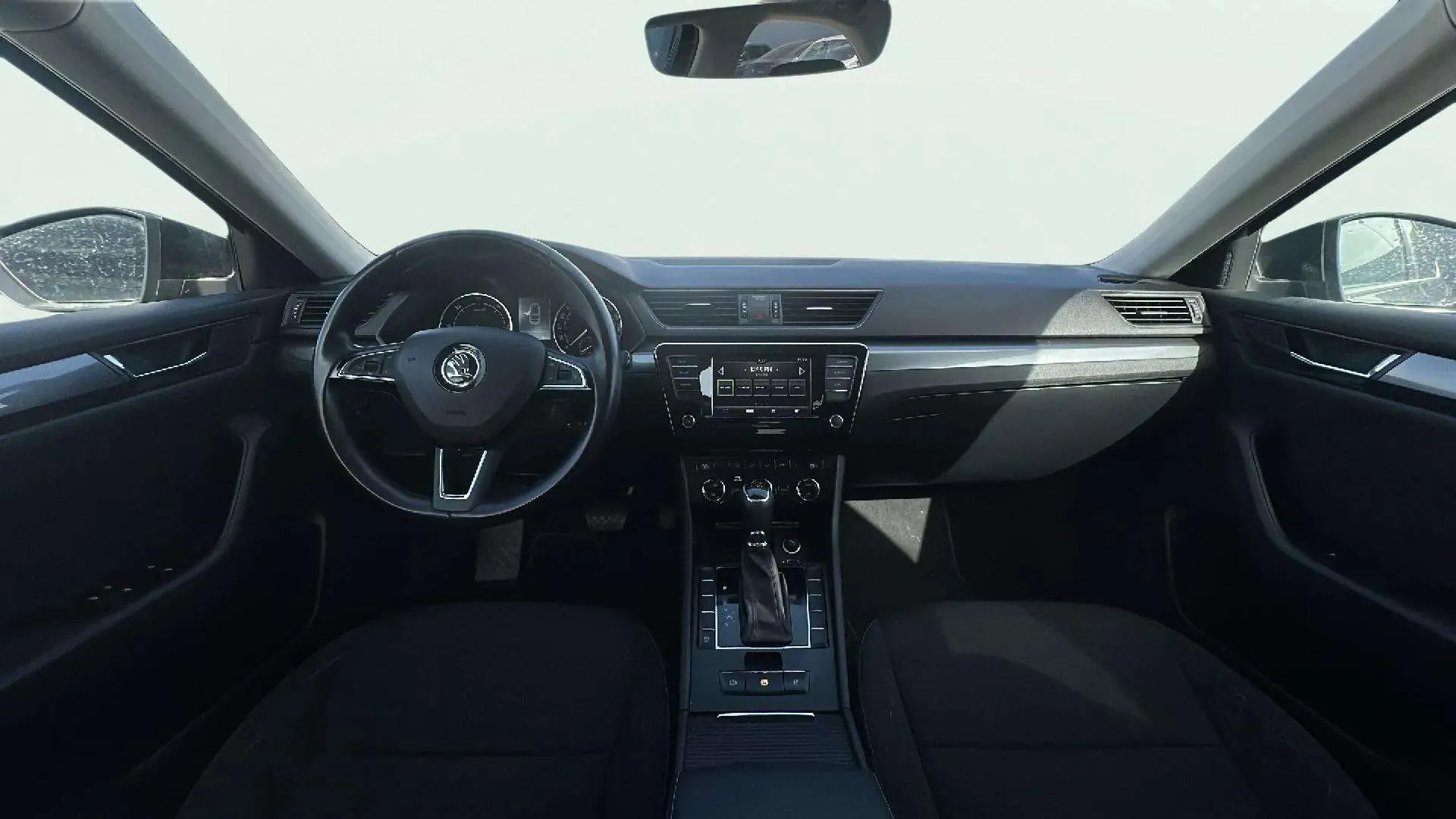Škoda Superb 2.0 TDI DSG Ambition - foto 7