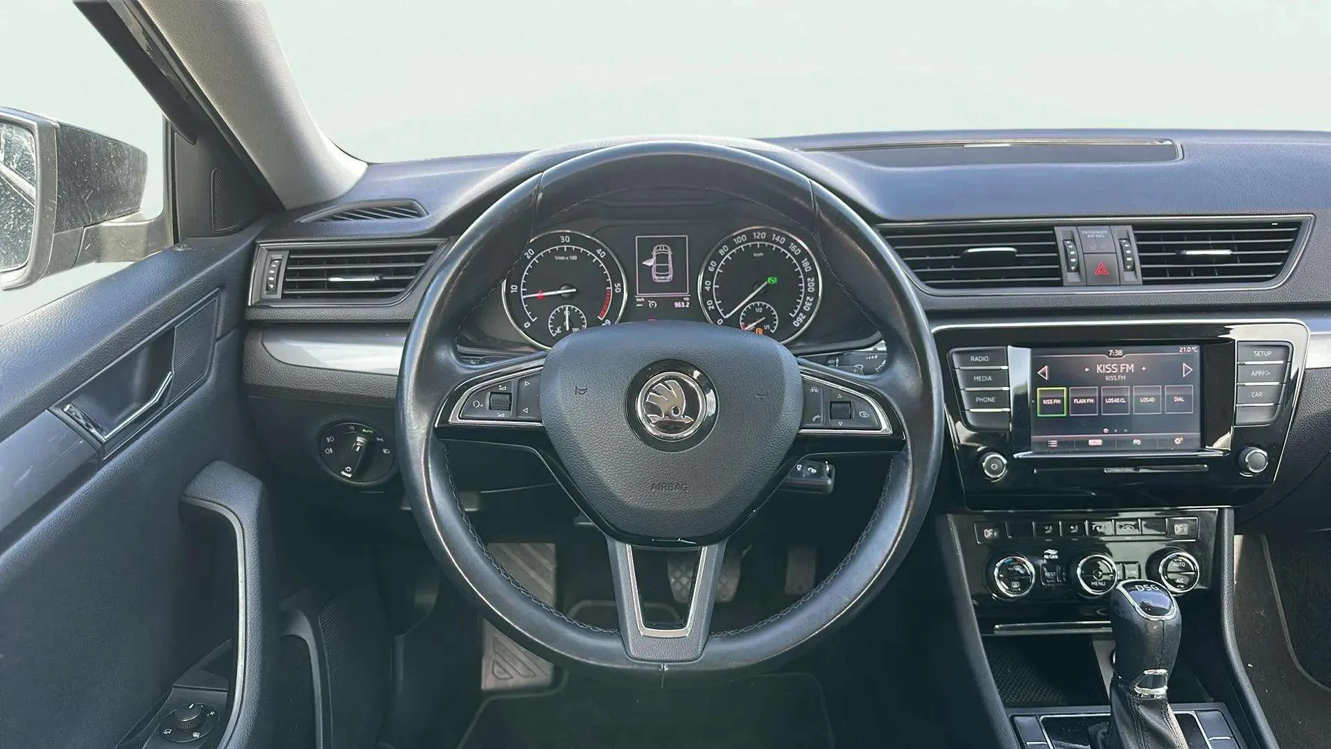 Škoda Superb 2.0 TDI DSG Ambition - foto 9
