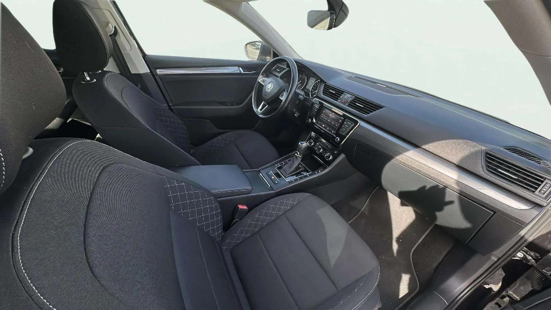 Škoda Superb 2.0 TDI DSG Ambition - foto 6