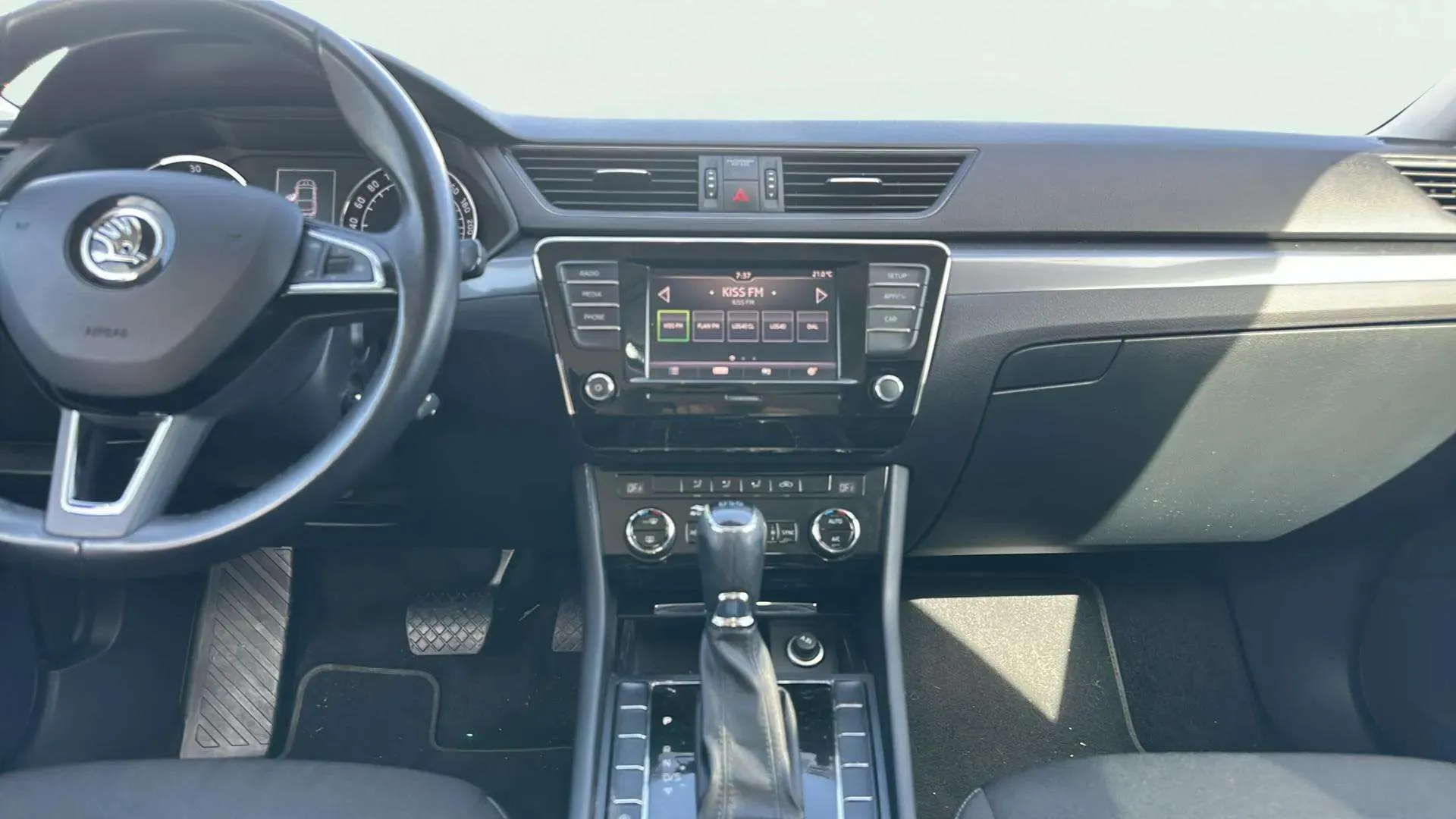 Škoda Superb 2.0 TDI DSG Ambition - foto 8