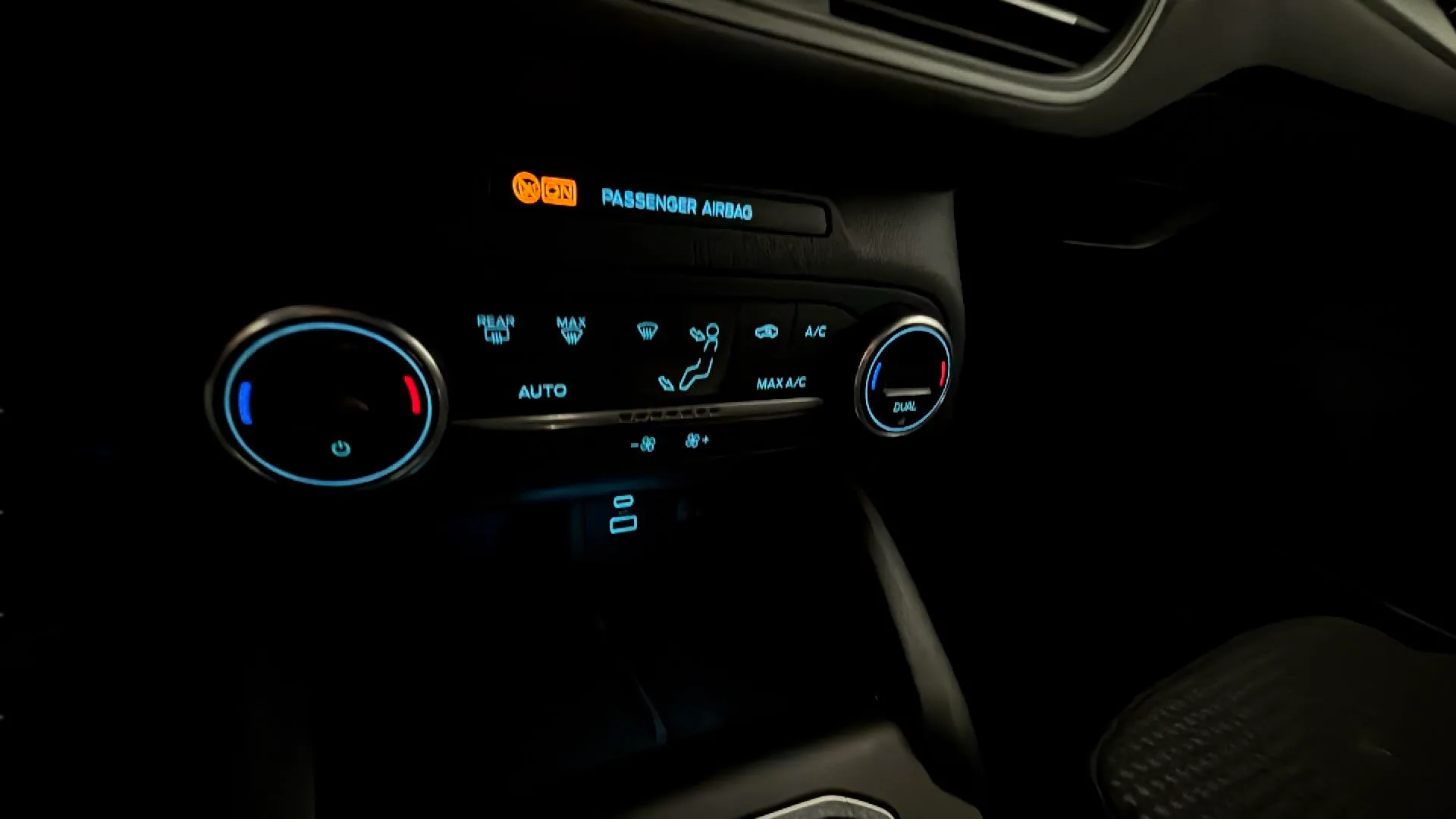 Ford Focus 1.0 EcoBoost MHEV ST-Line - foto 19
