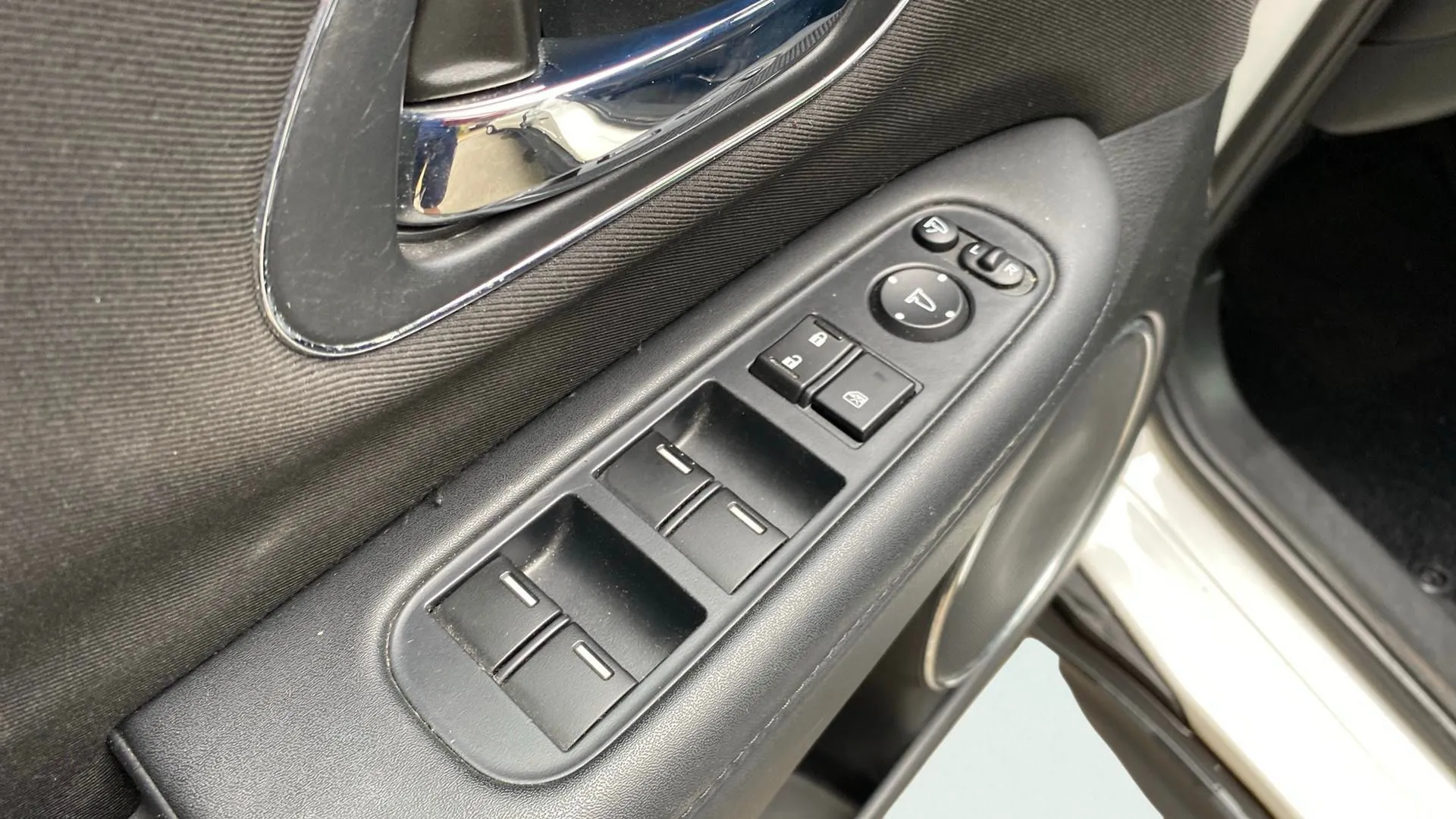 Honda HR-V 1.6 i-DTEC Comfort - foto 22