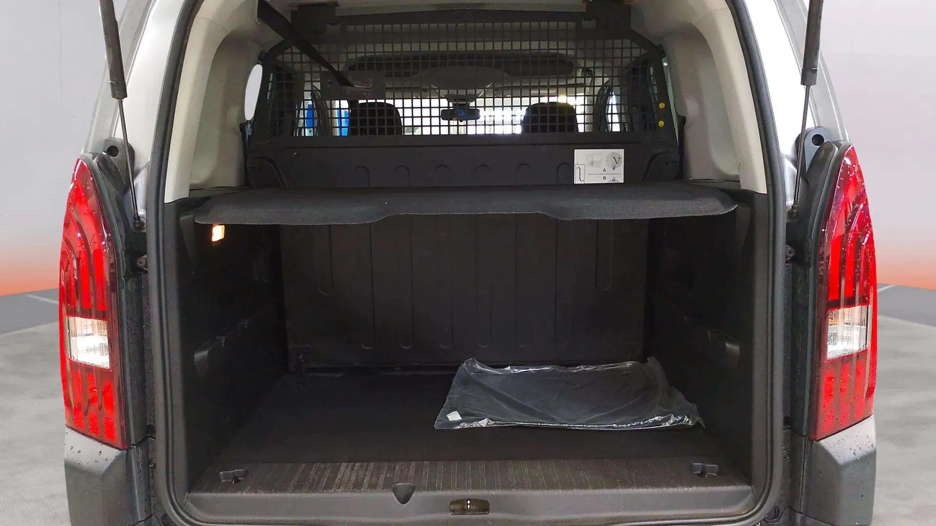 Peugeot Rifter GT BlueHDi 130 - foto 16
