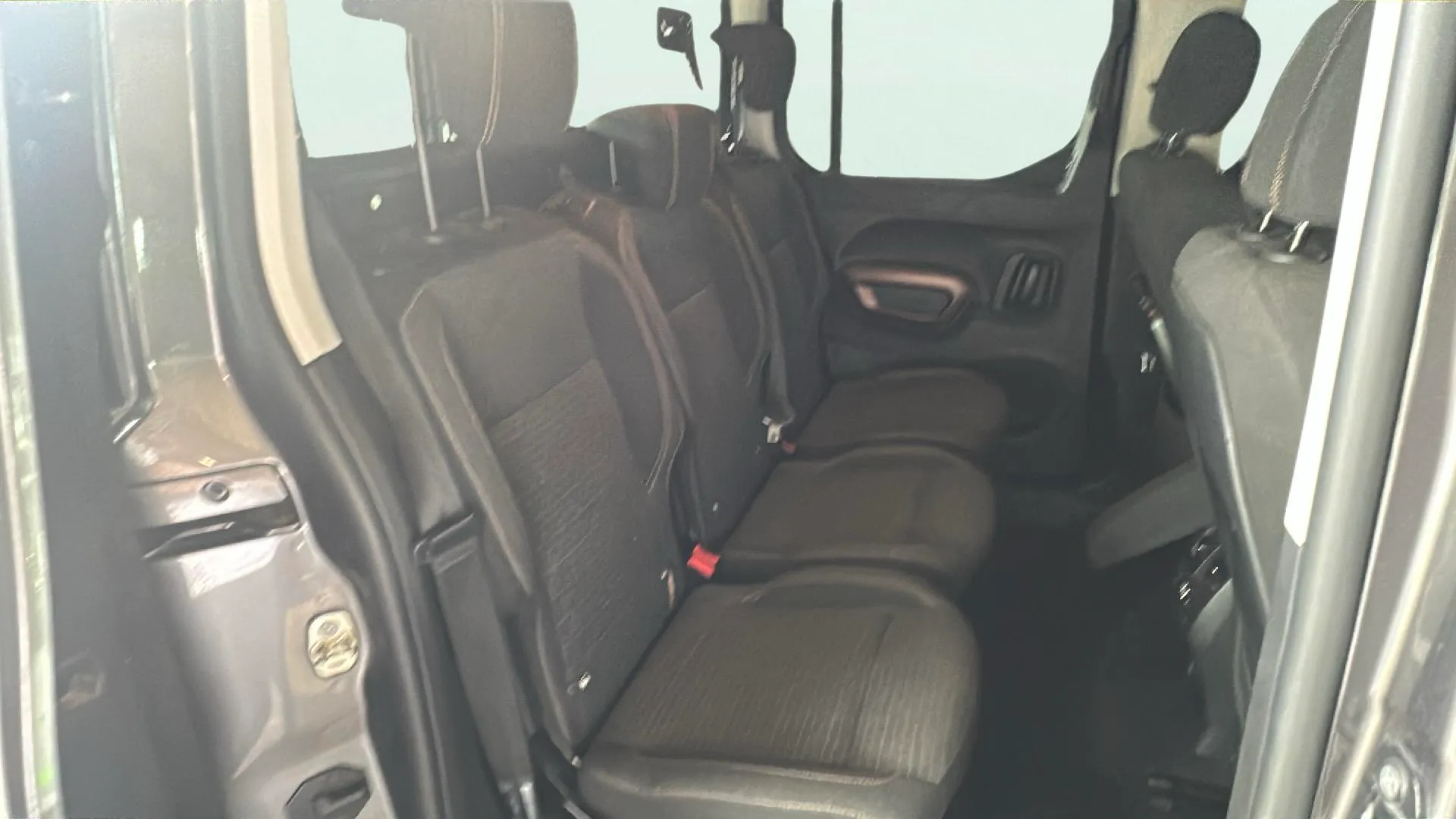 Peugeot Rifter Allure BlueHDi 100 - foto 19