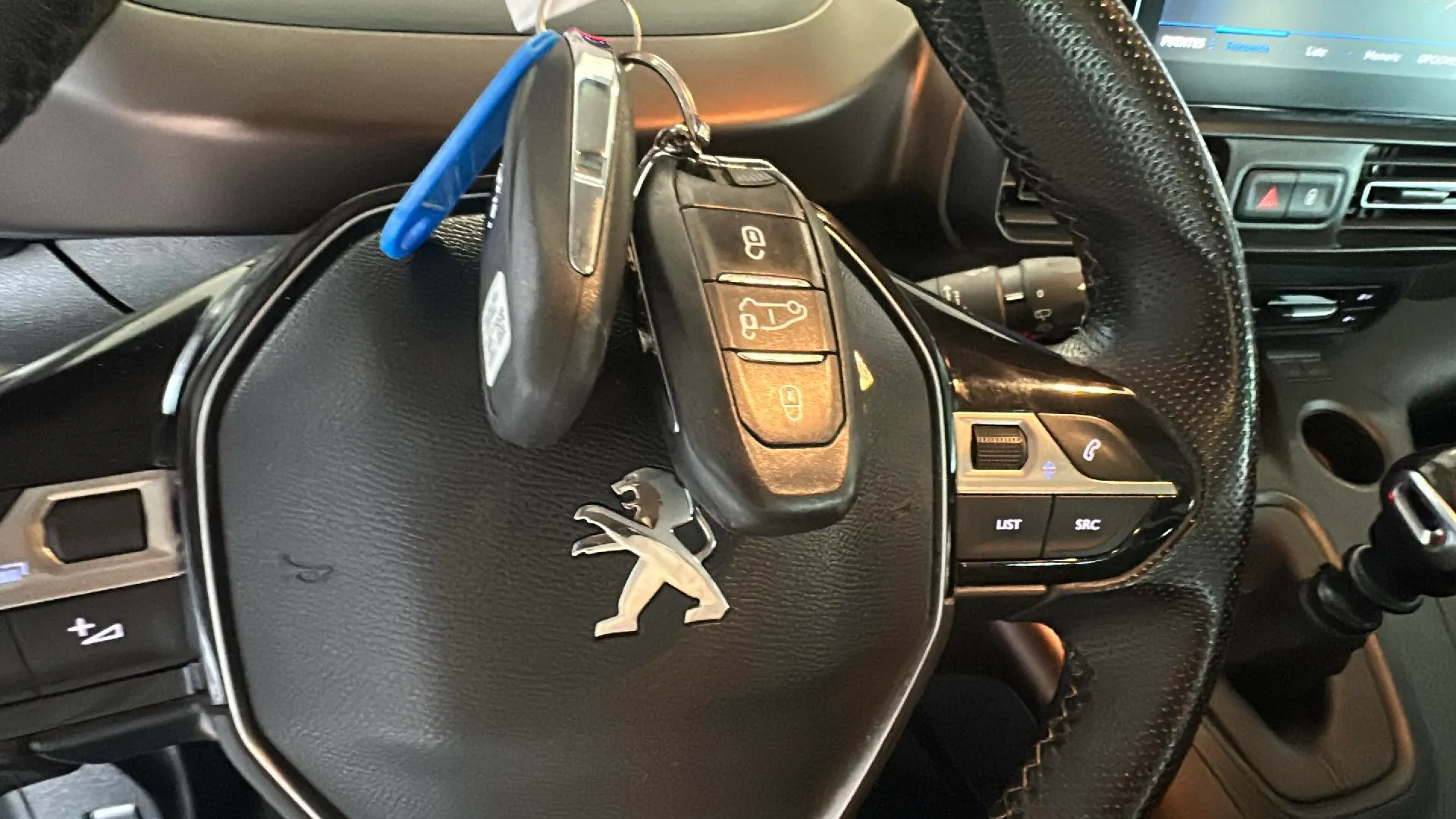Peugeot Rifter Allure BlueHDi 100 - foto 23
