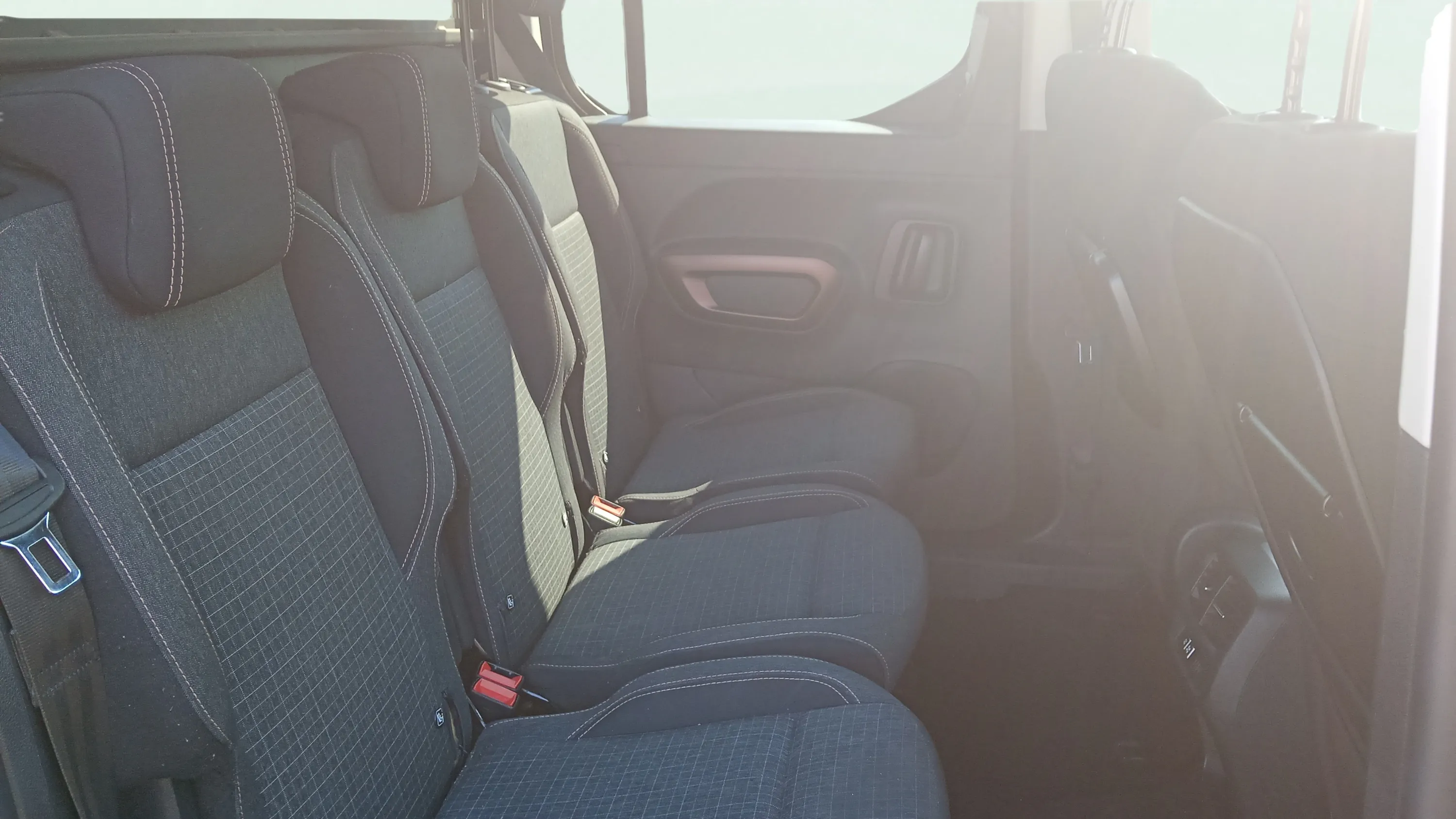 Peugeot Rifter Allure BlueHDi 100 - foto 23
