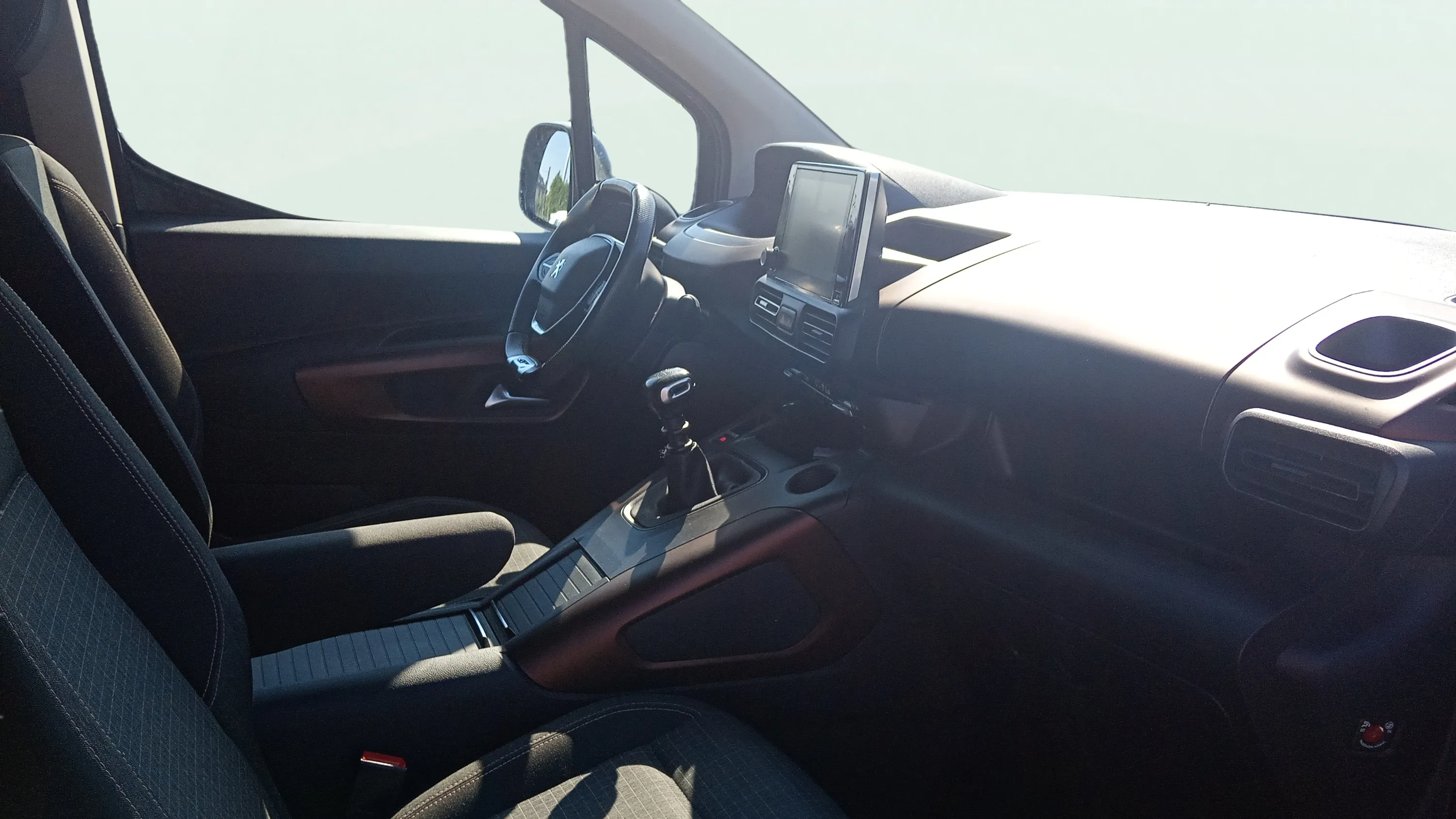 Peugeot Rifter Allure BlueHDi 100 - foto 22