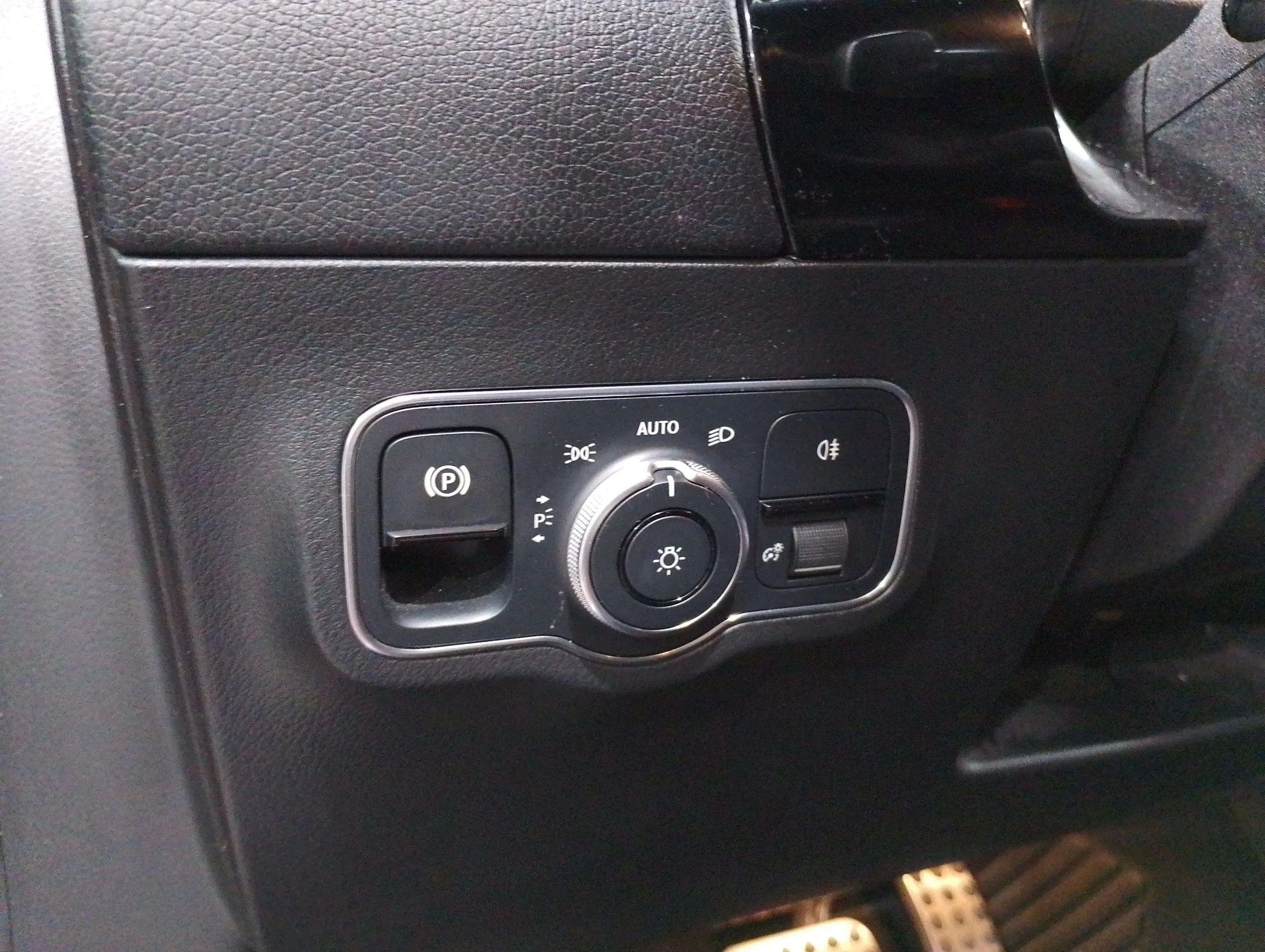 Mercedes-Benz GLA 250 e - foto 22