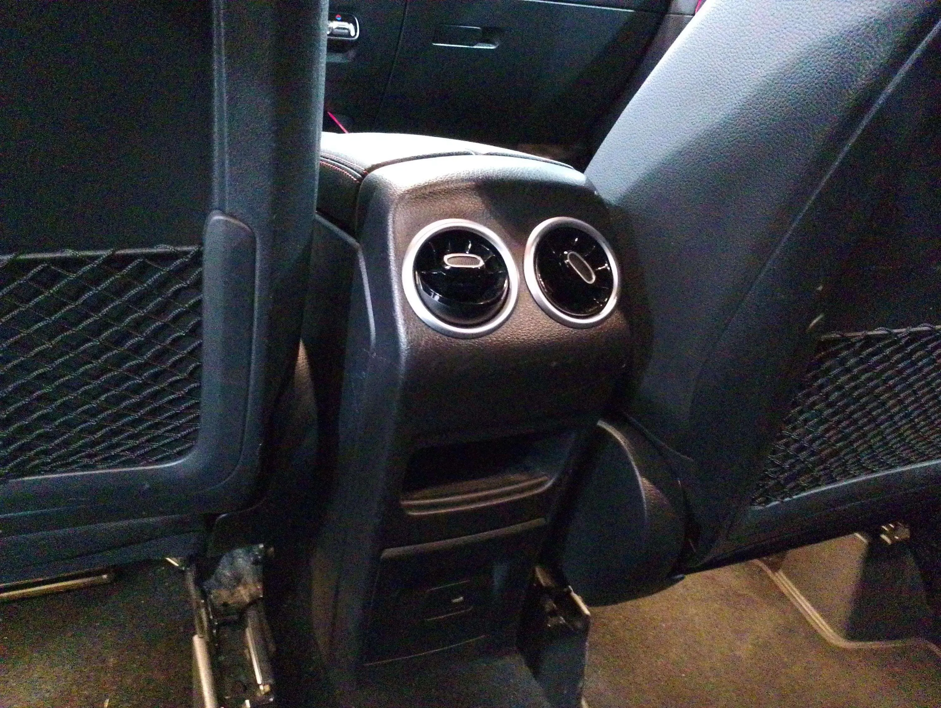 Mercedes-Benz GLA 250 e - foto 27