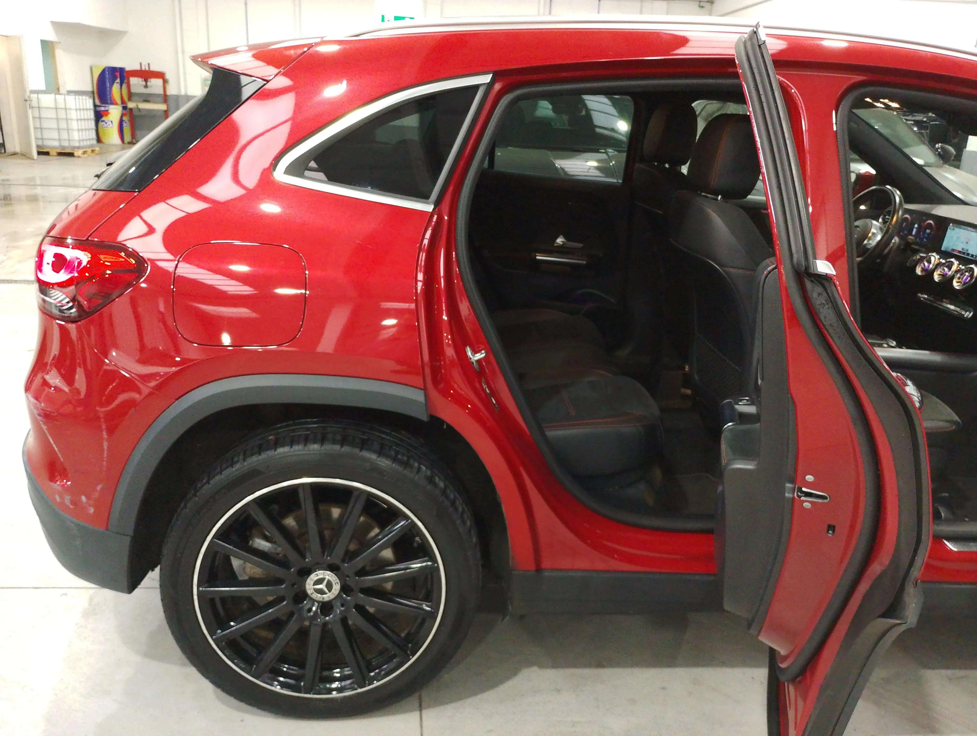 Mercedes-Benz GLA 250 e - foto 13