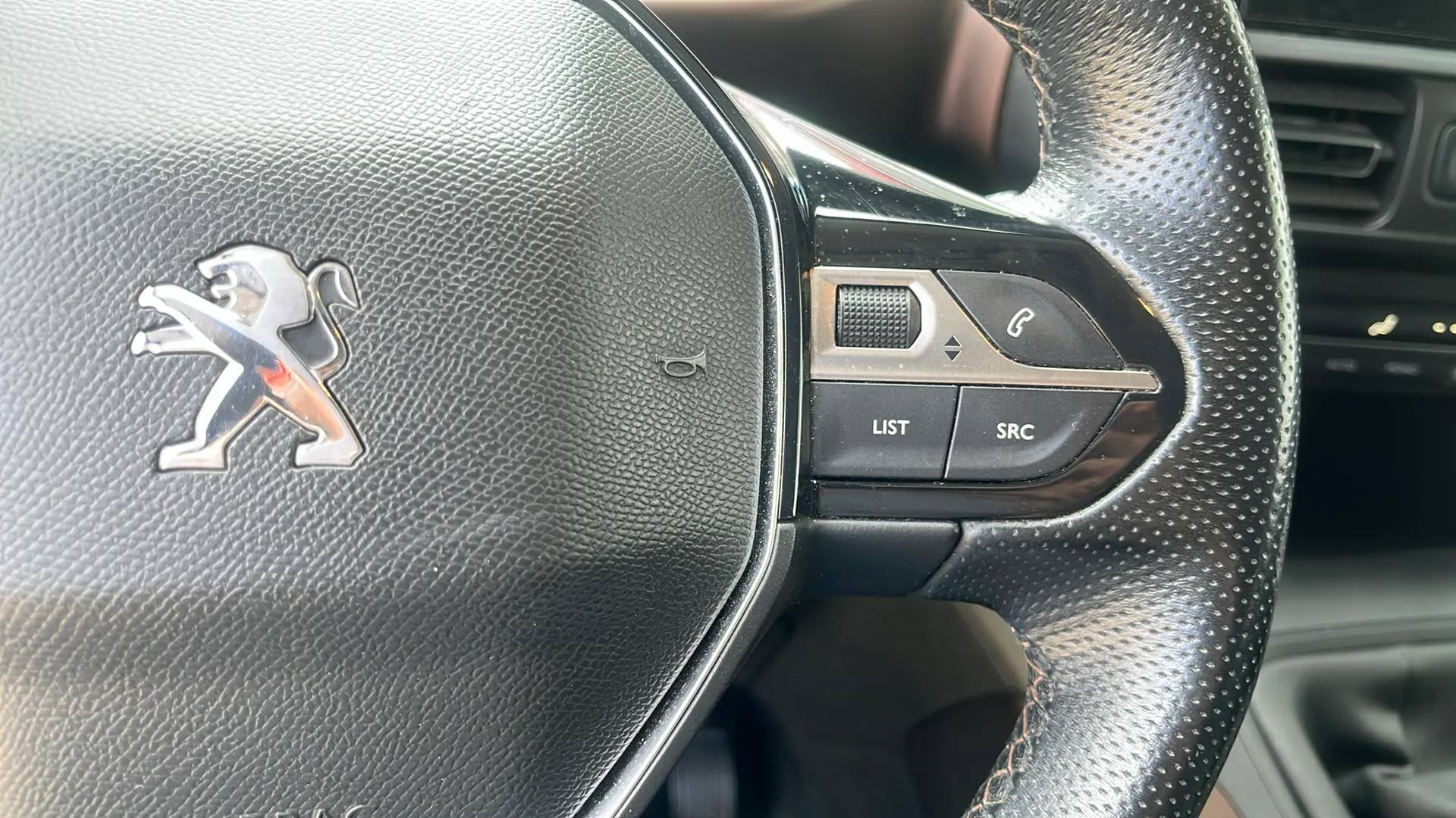 Peugeot Rifter Allure BlueHDi 100 - foto 15