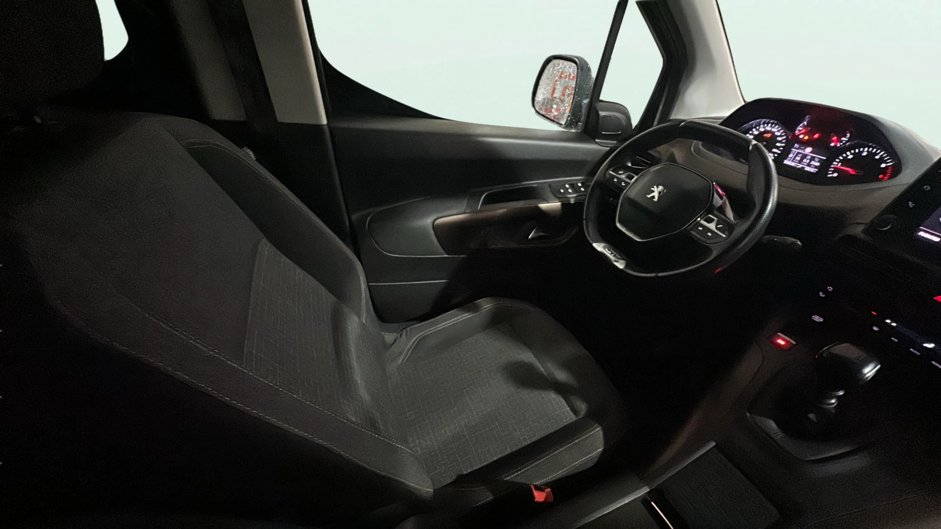 Peugeot Rifter GT BlueHDi 130 - foto 9
